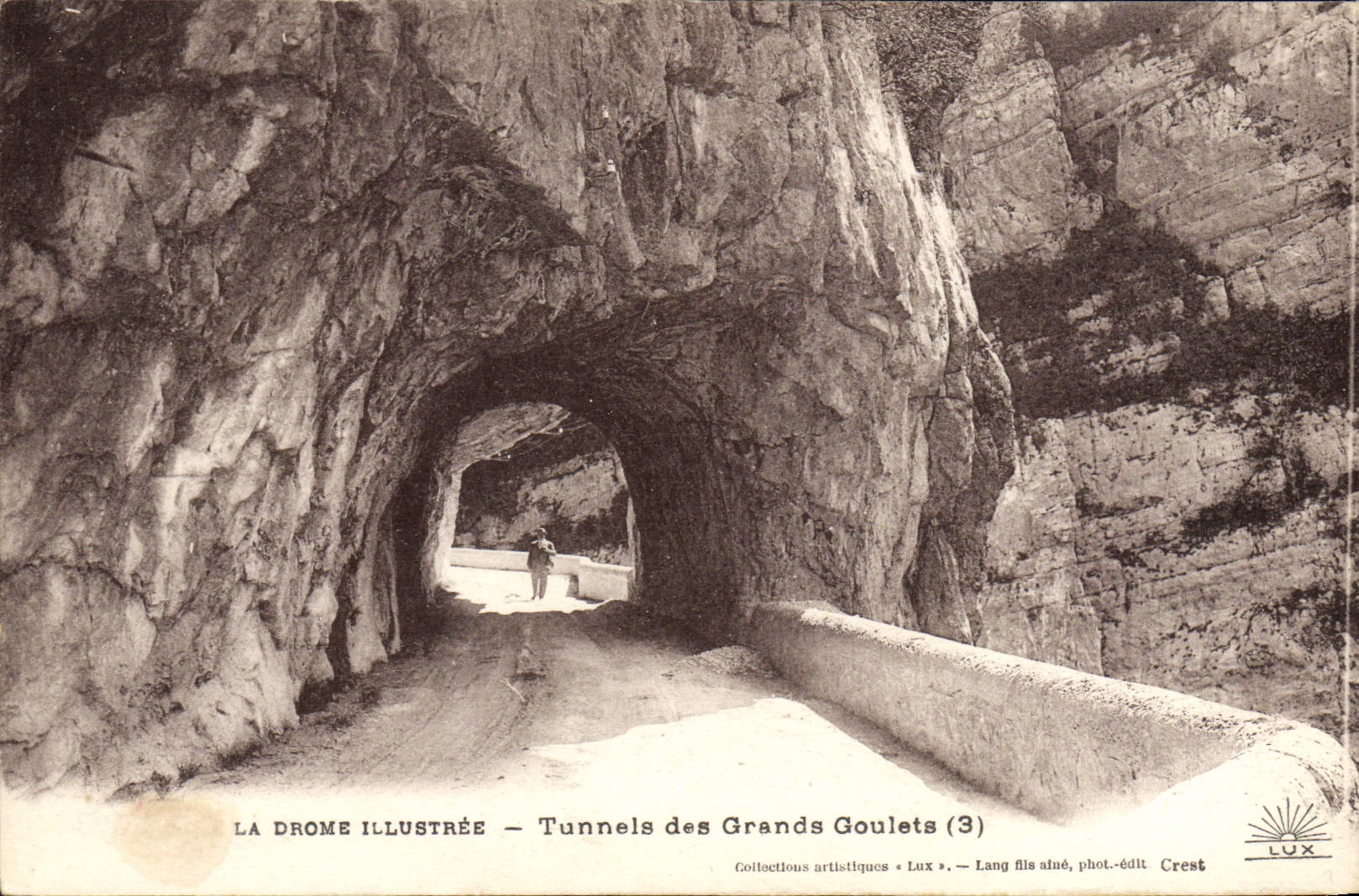 VINTAGE POSTCARD Road of the Great Narrow parts Tunnels
