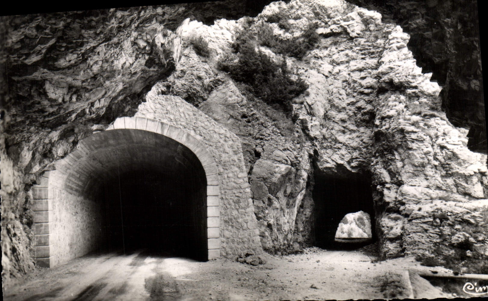 MODERN CARD Road of Combe Laval Collar of the machine the new tunnel and the old tunnel of the monks