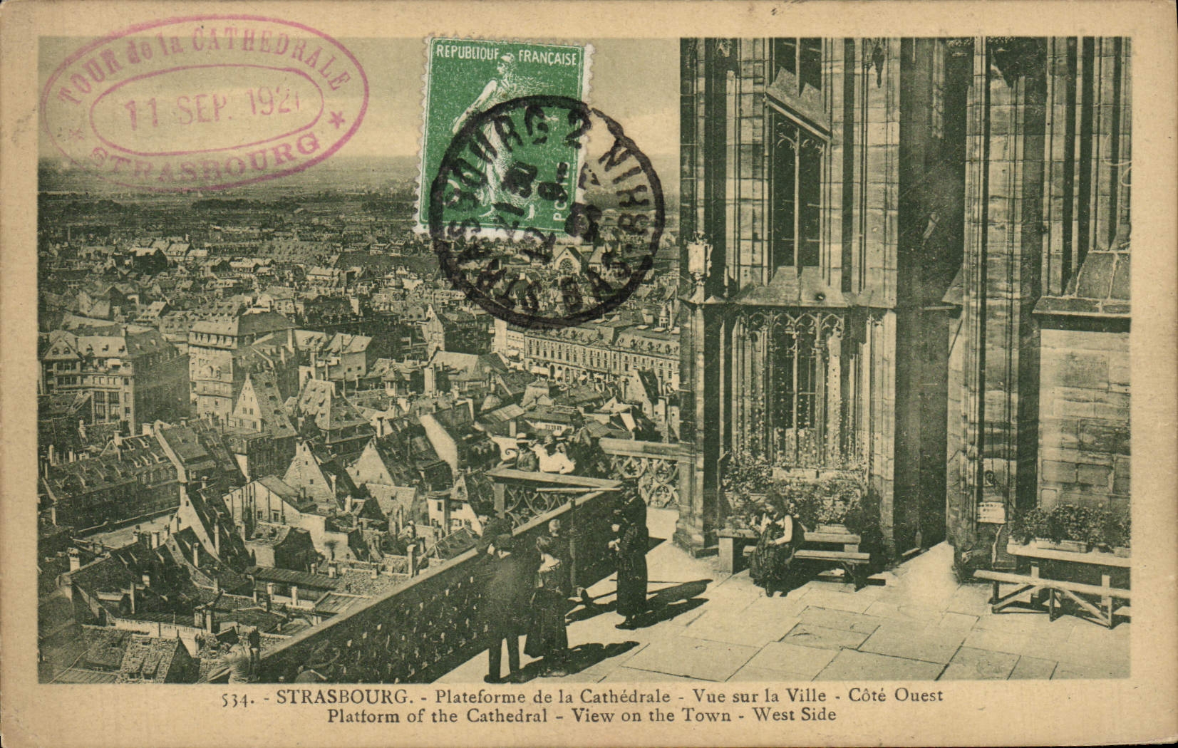 Plataforma de Estrasburgo de la POSTAL de la VENDIMIA de la catedral vista en la ciudad