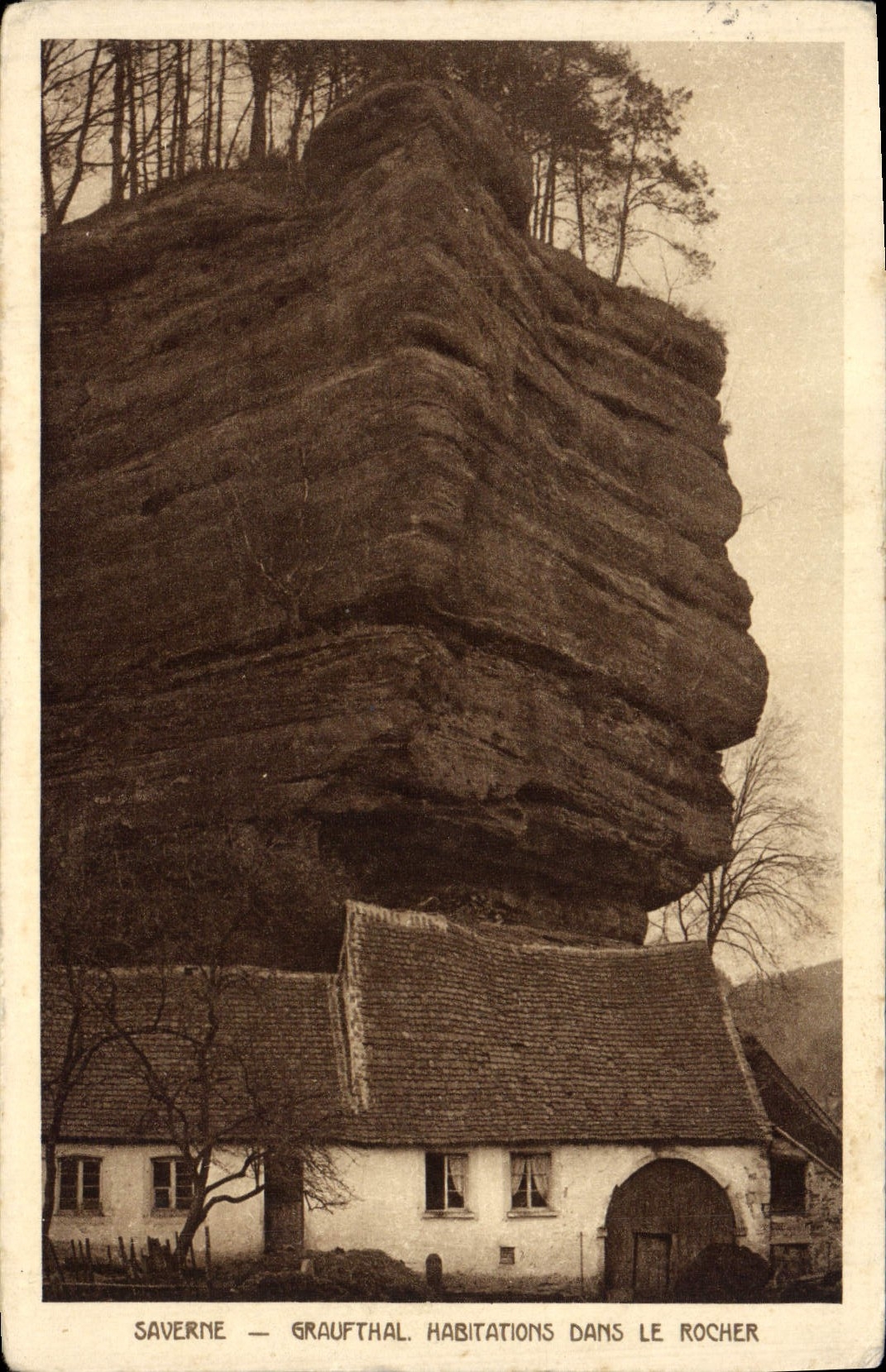 VINTAGE POSTCARD Saverne Graufthal Dwellings in the rock