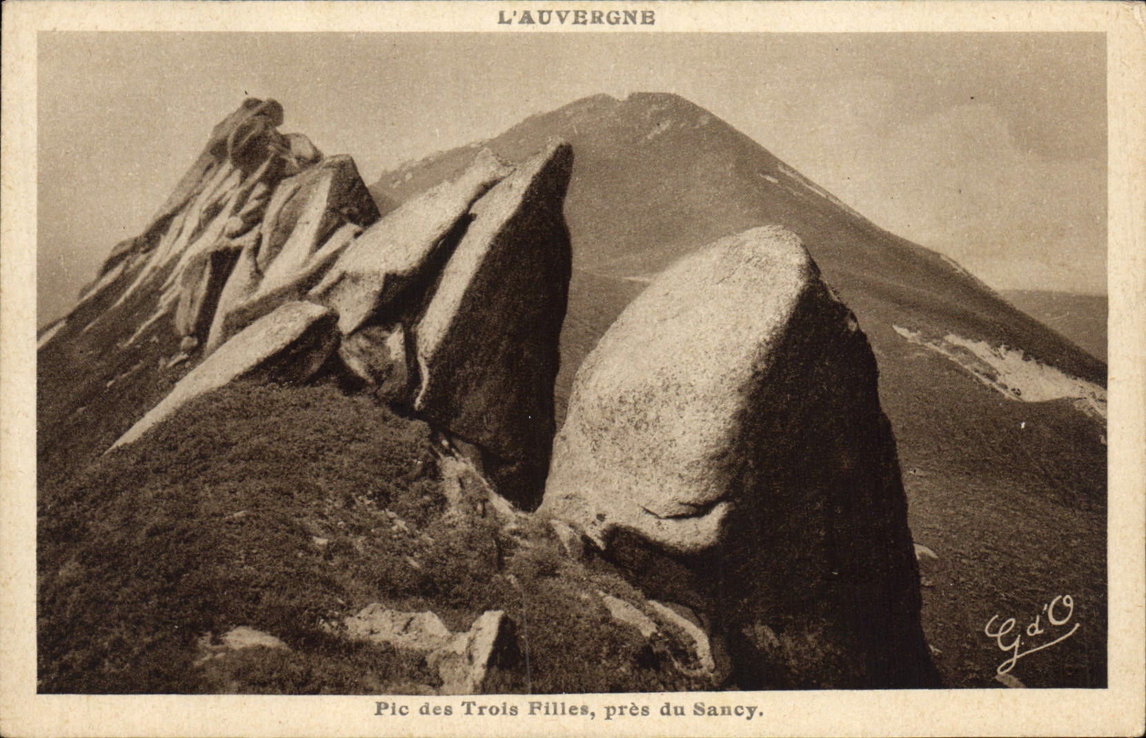 CPA L'Auvergne pic des trois filles pres du Sancy