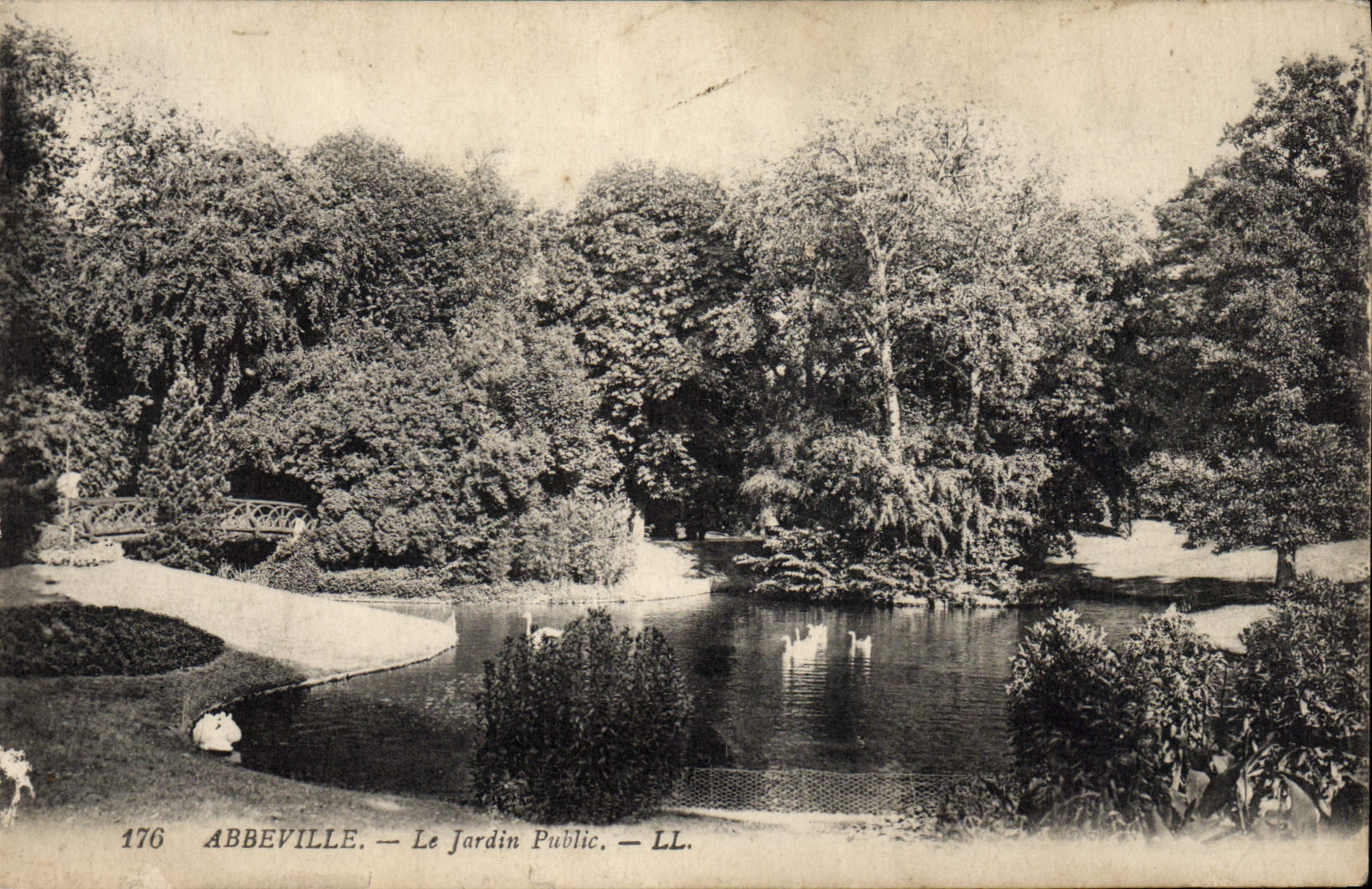 VINTAGE POSTCARD Abbeville the Public garden