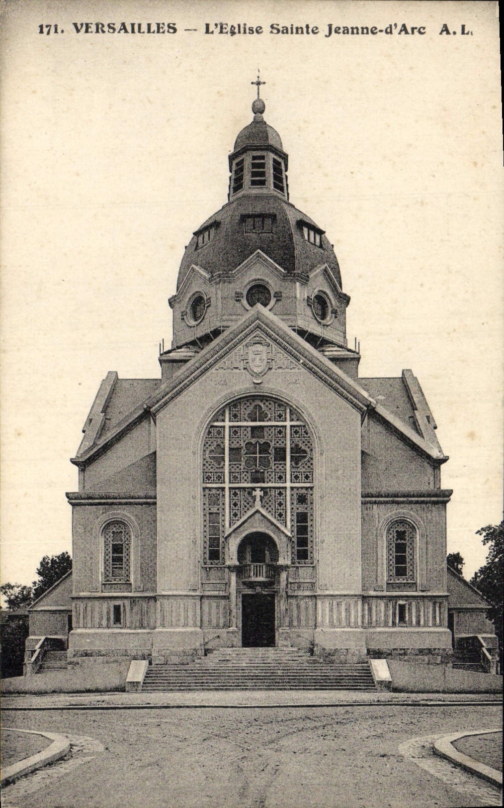 CPA Versailles L'Eglise Sainte Jeanne d'Arc