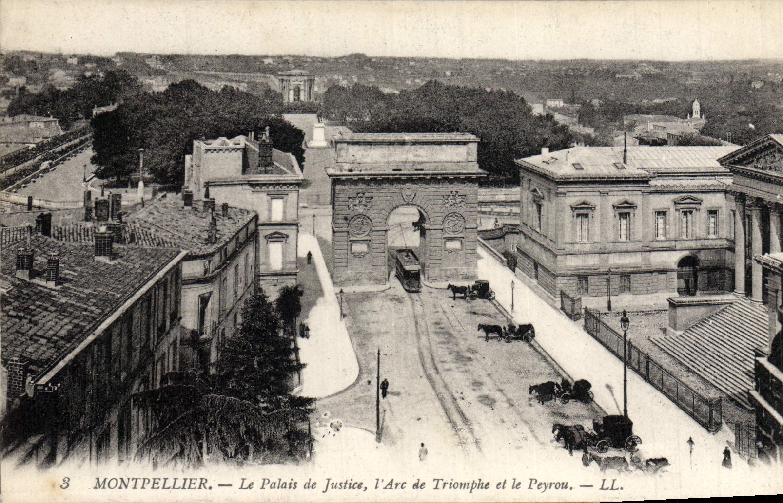 CPA Montpellier Le Palais de Justice l'Arc de Triomphe et le Peyrou
