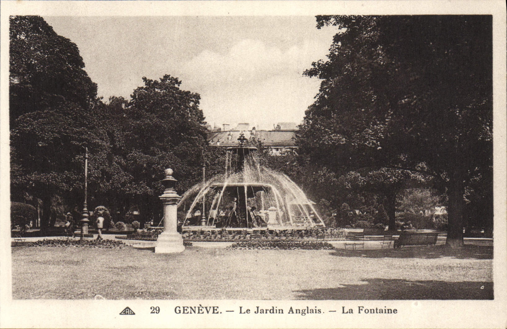 VINTAGE POSTCARD Geneva the English garden the fountain