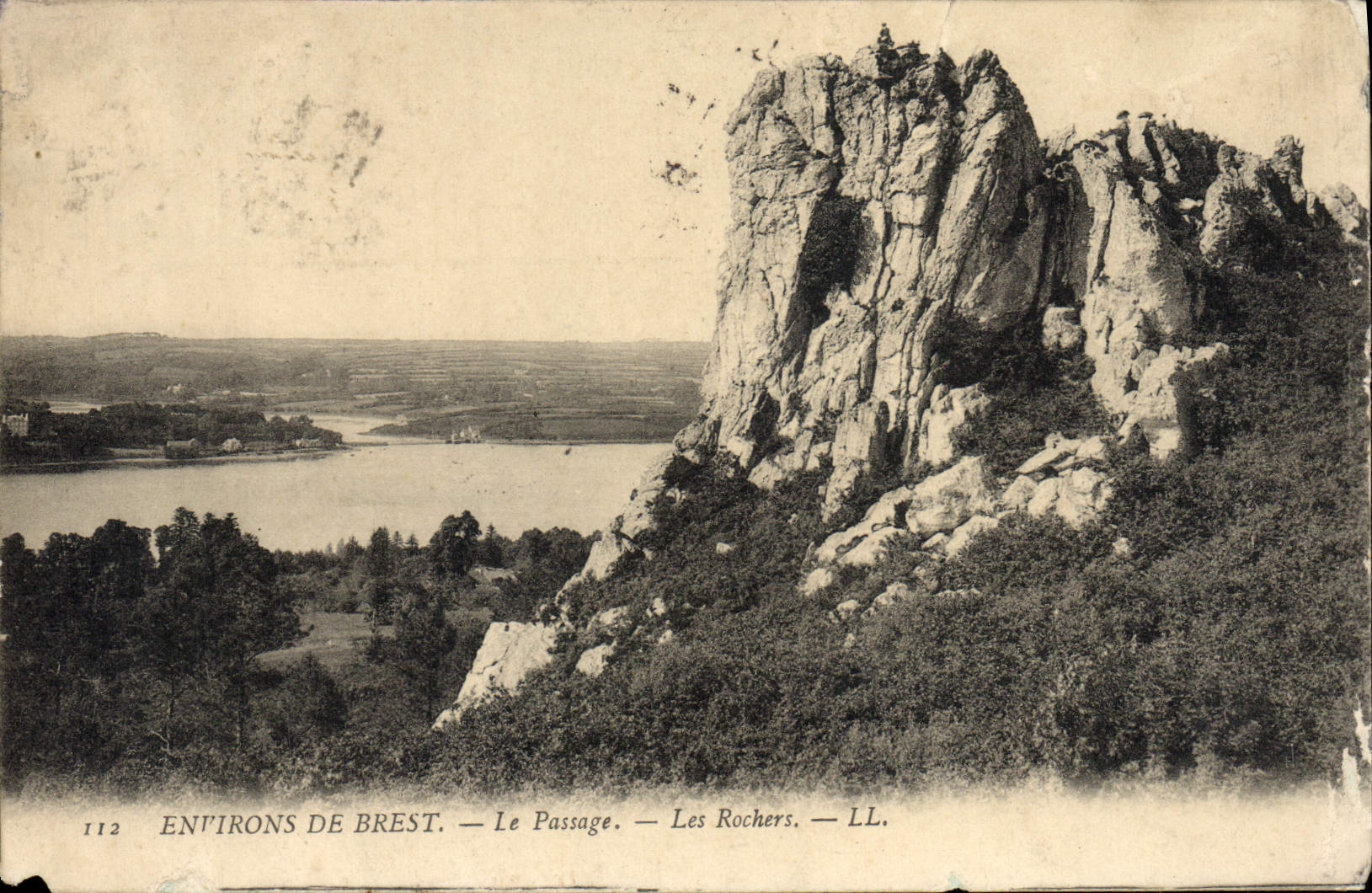 Alrededores de la POSTAL de la VENDIMIA de Brest las rocas del paso