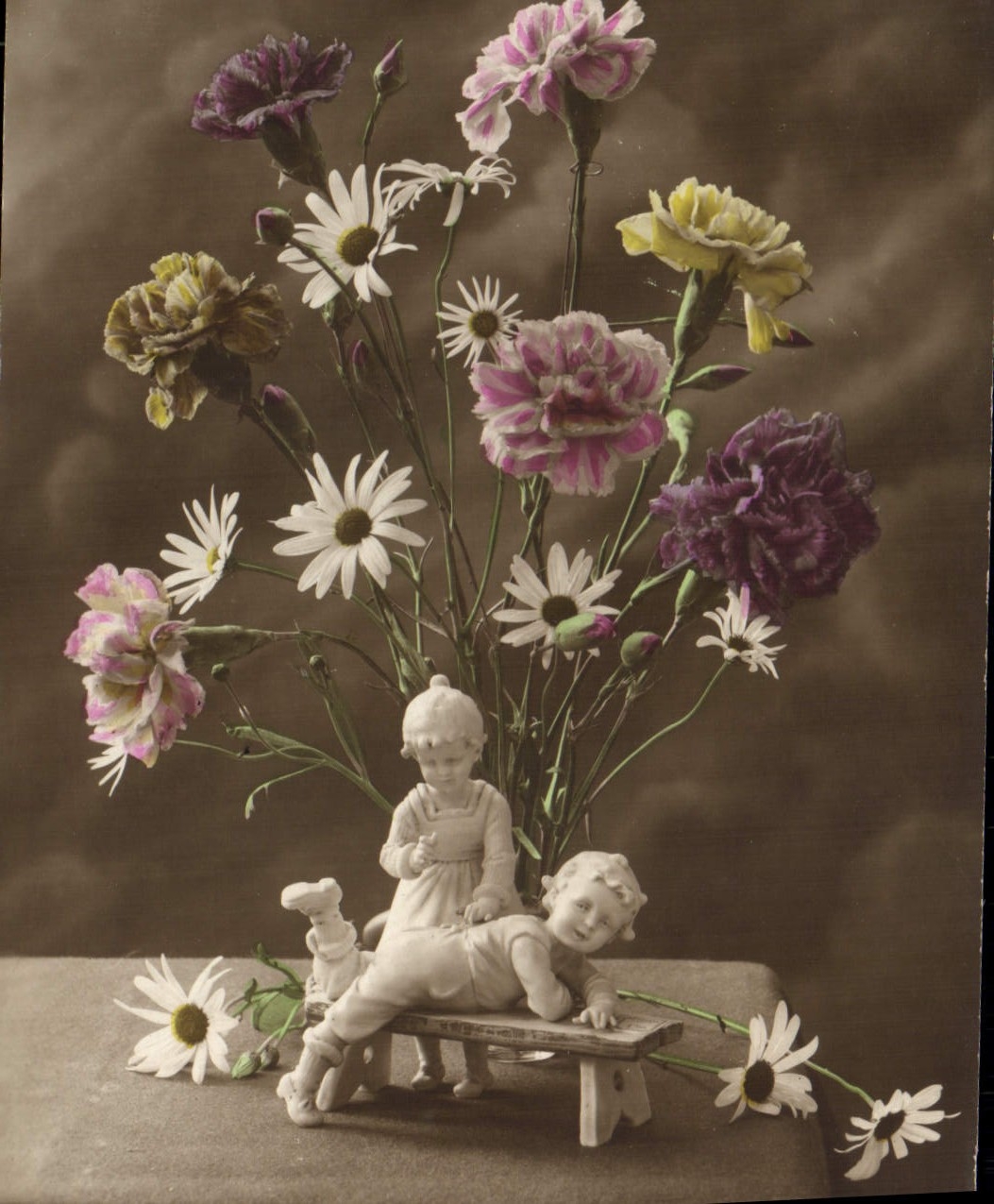 CPA Fantaisie Fleurs Santons Enfants