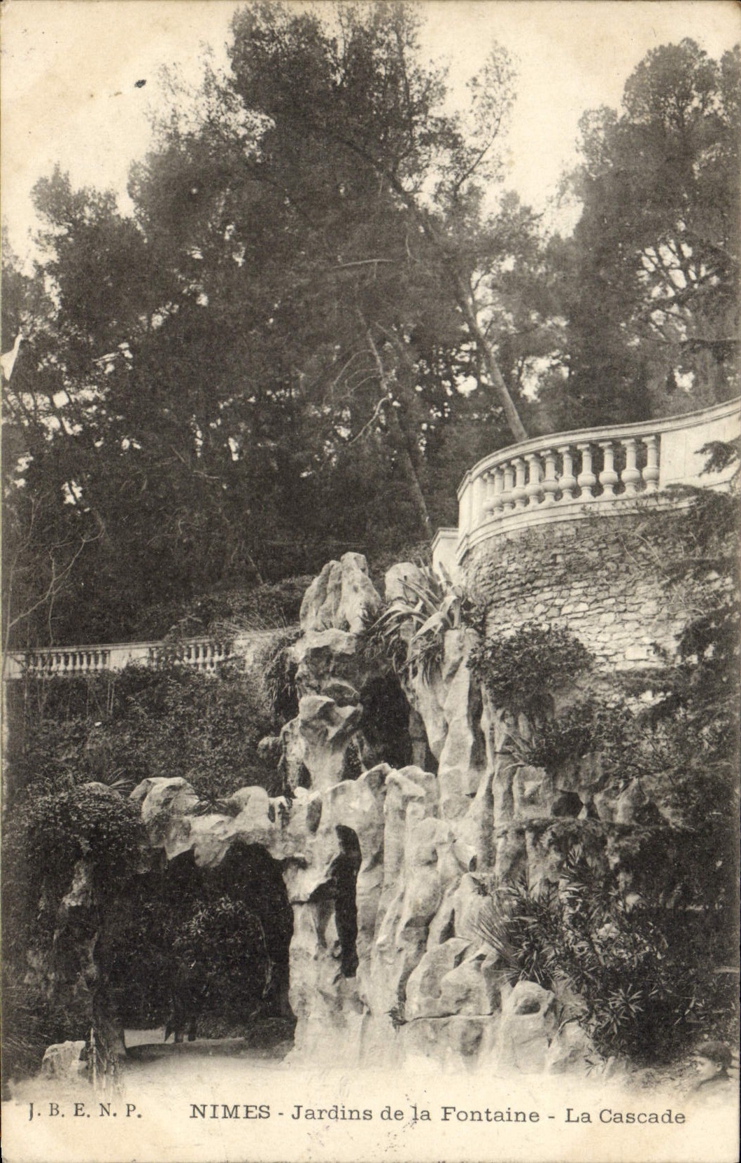 CPA Nimes Jardins de la Fontaine La Cascade