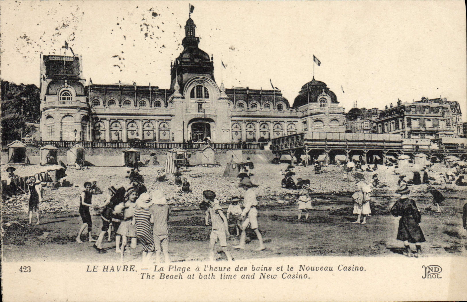 POSTAL Le Havre de la VENDIMIA la playa por la hora de los baños y de los nuevos niños del casino