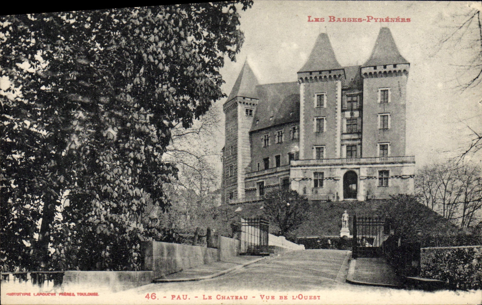 VINTAGE POSTCARD Pau the Castle Seen of the west