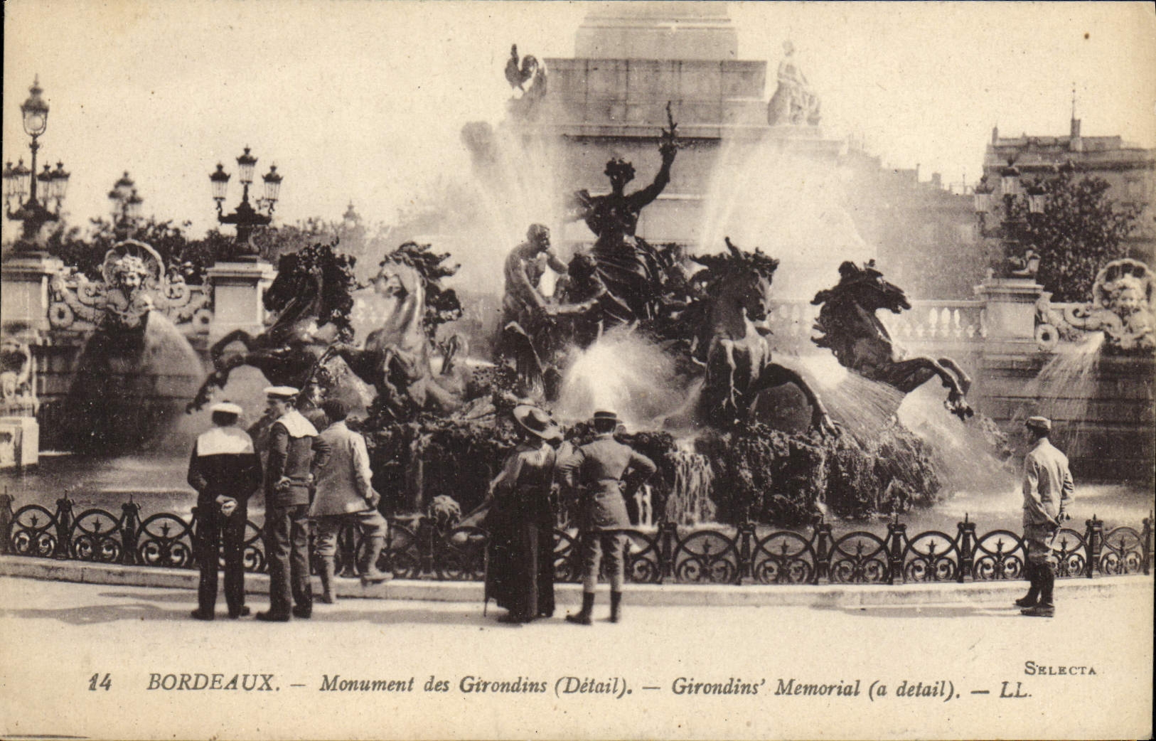 CPA Bordeaux Monument des Girondins 