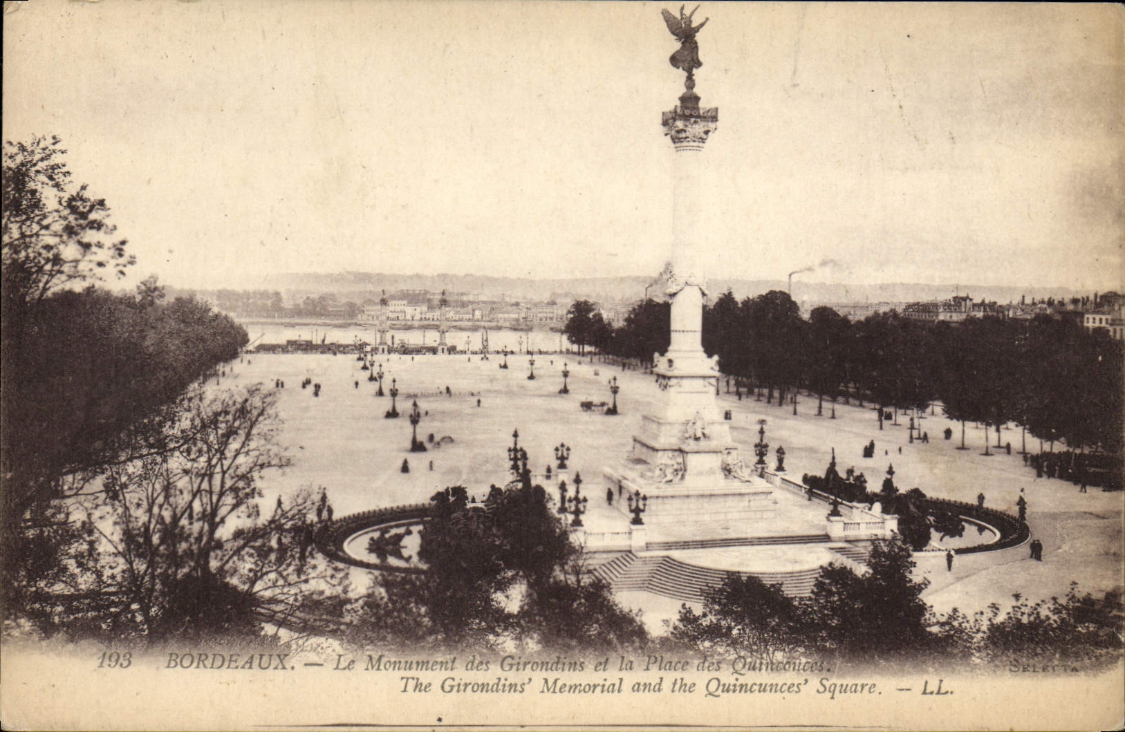 CPA Bordeaux Le monument des Girondins et la place des Quinconces