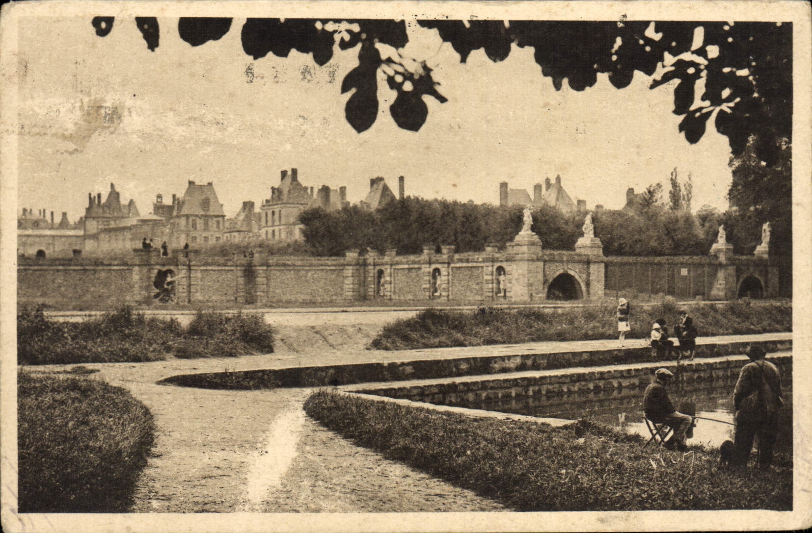 VINTAGE POSTCARD Palais De Fontainebleau the palate of considering floor Fishes Sinning