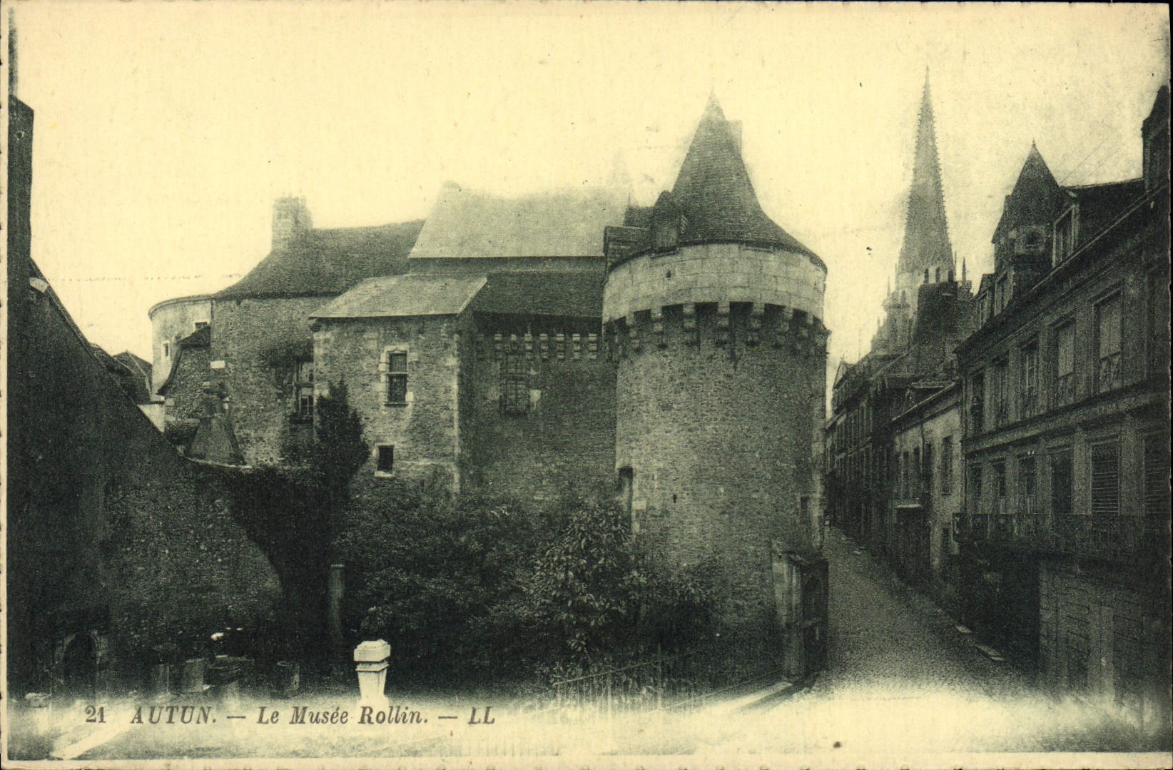 VINTAGE POSTCARD Autun the Rollin Museum