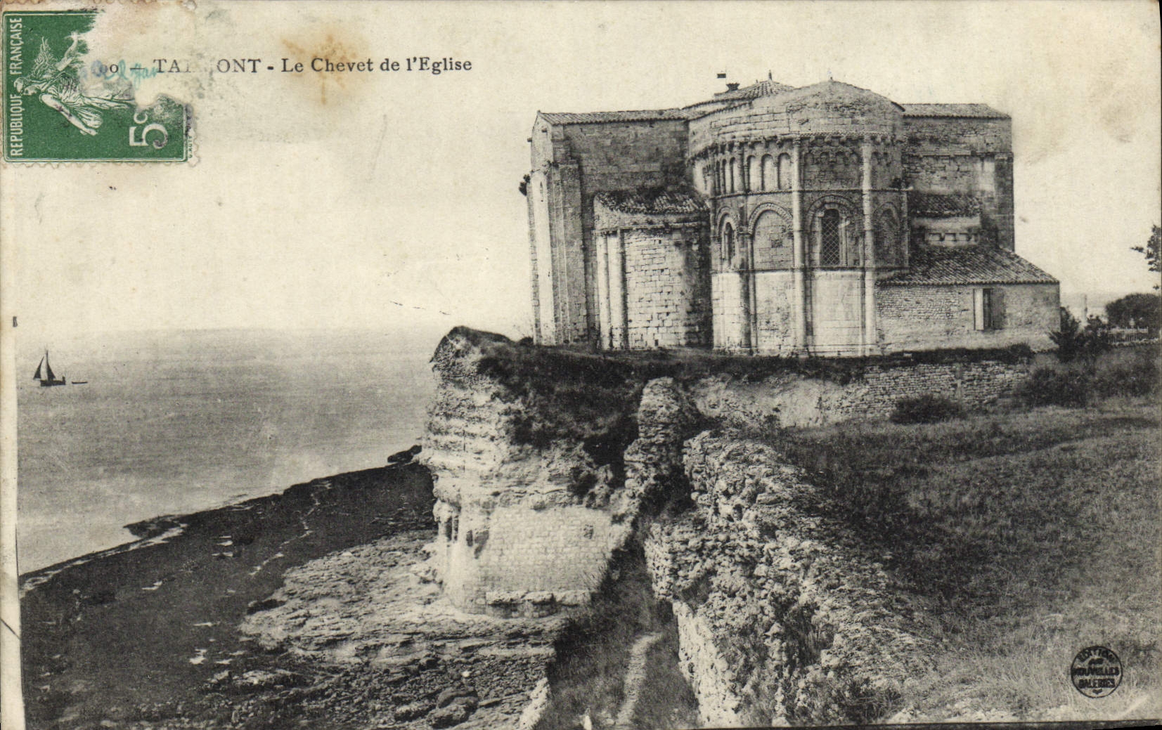 VINTAGE POSTCARD Talmont the Bedside De I' Eglise