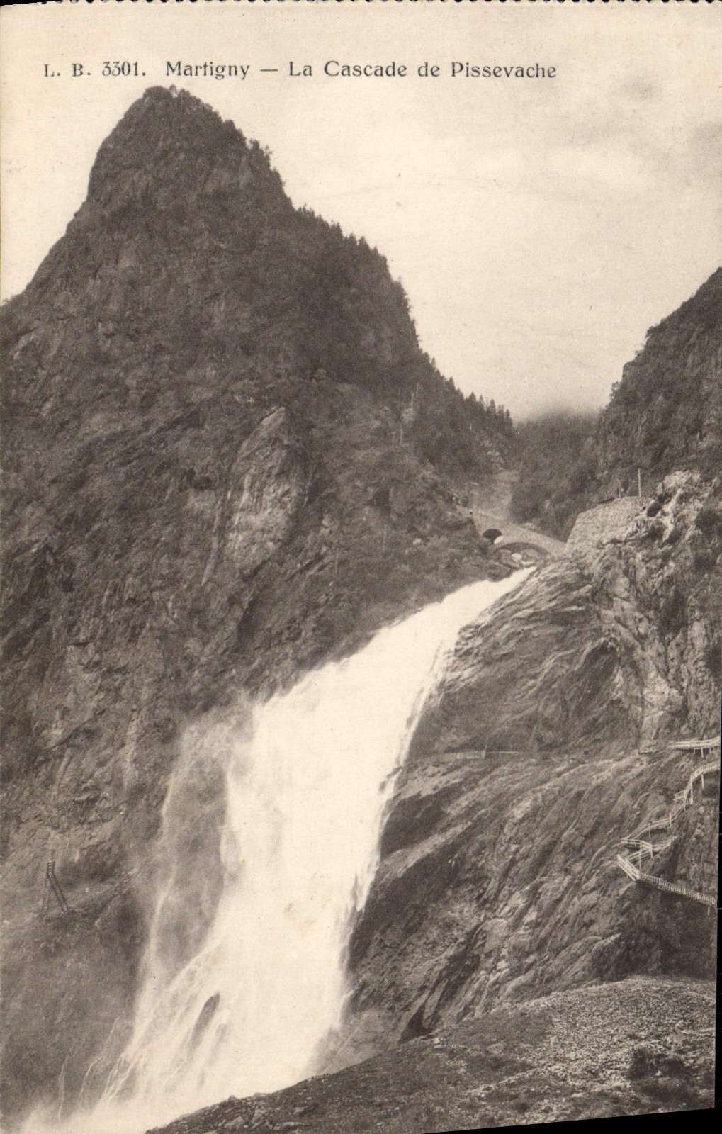 VINTAGE POSTCARD Martigny the Cascade De Pissevache