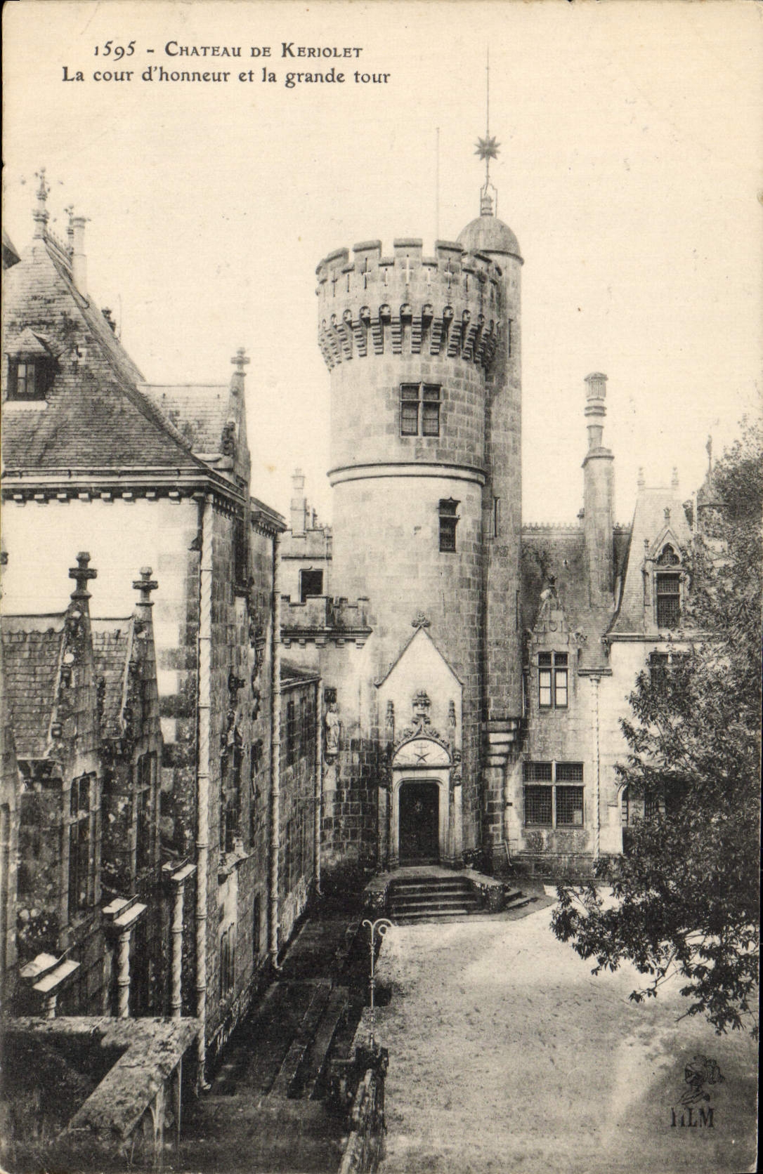 Patio de Castle De Keriolet Main de la POSTAL de la VENDIMIA y la torre grande
