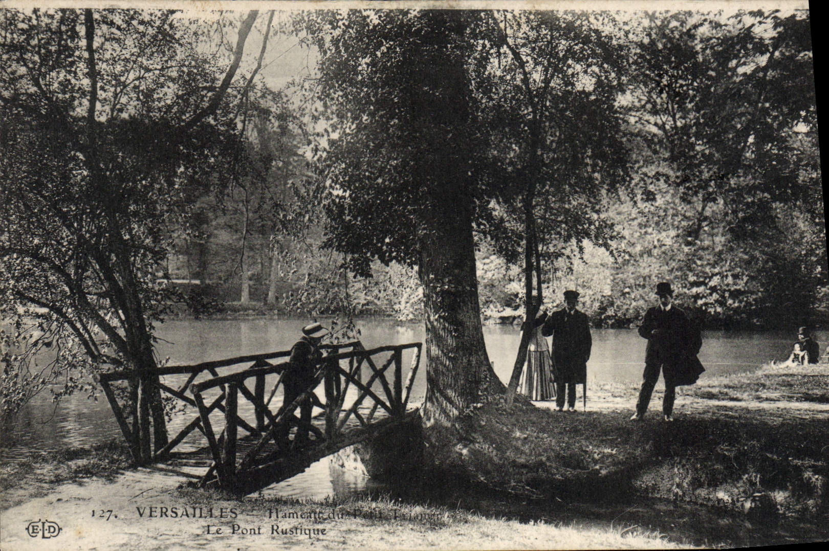 VINTAGE POSTCARD Versailles Hamlet of small Trianon the rustic bridge