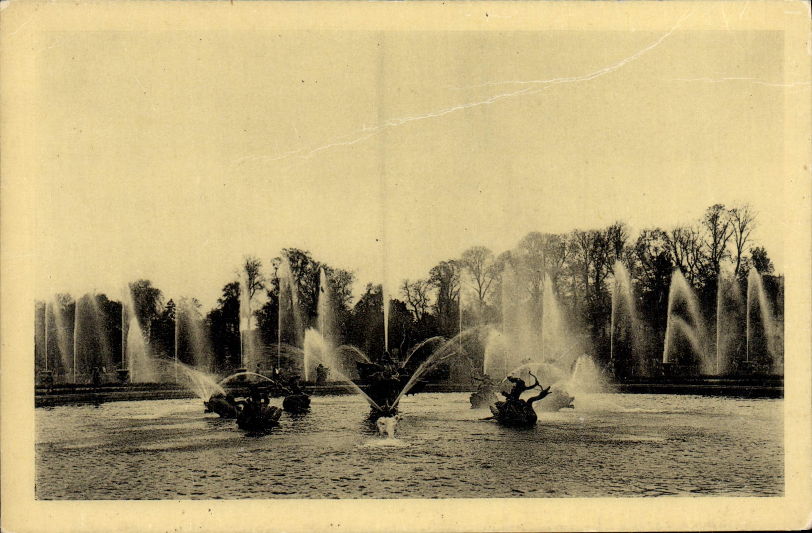 CPA Versailles Grandes Eaux Le bassin du dragon