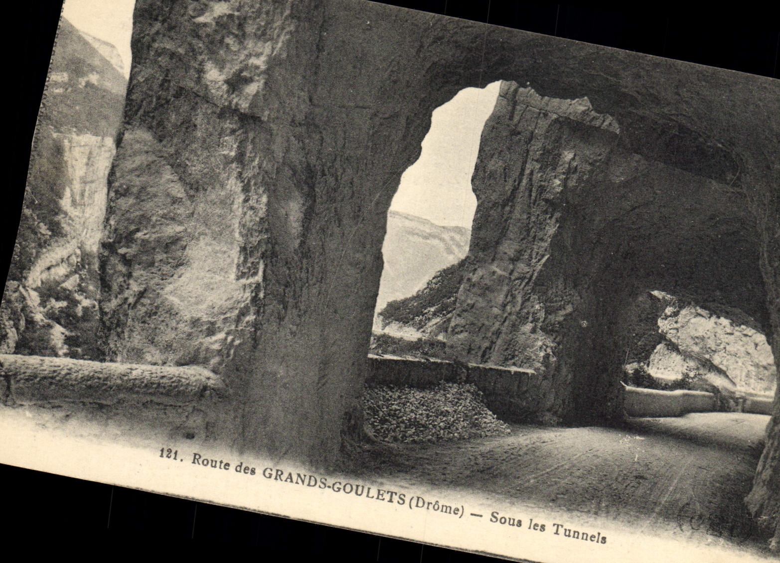 VINTAGE POSTCARD Road Of the Great Narrow parts Under Let Tunnels