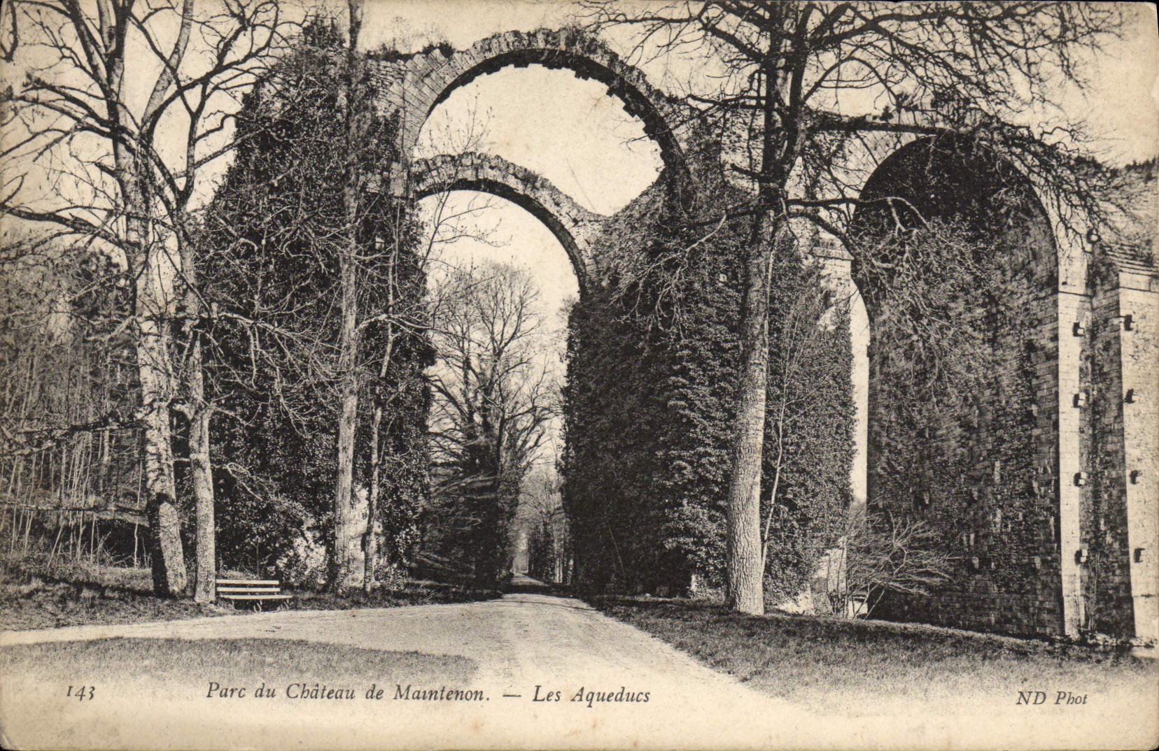 Parque de la POSTAL de la VENDIMIA del castillo De Maintenon Aqueducts