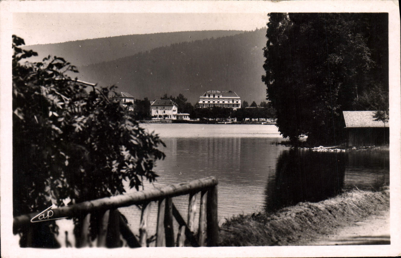 VINTAGE POSTCARD Gerardmer Seen On the Lake