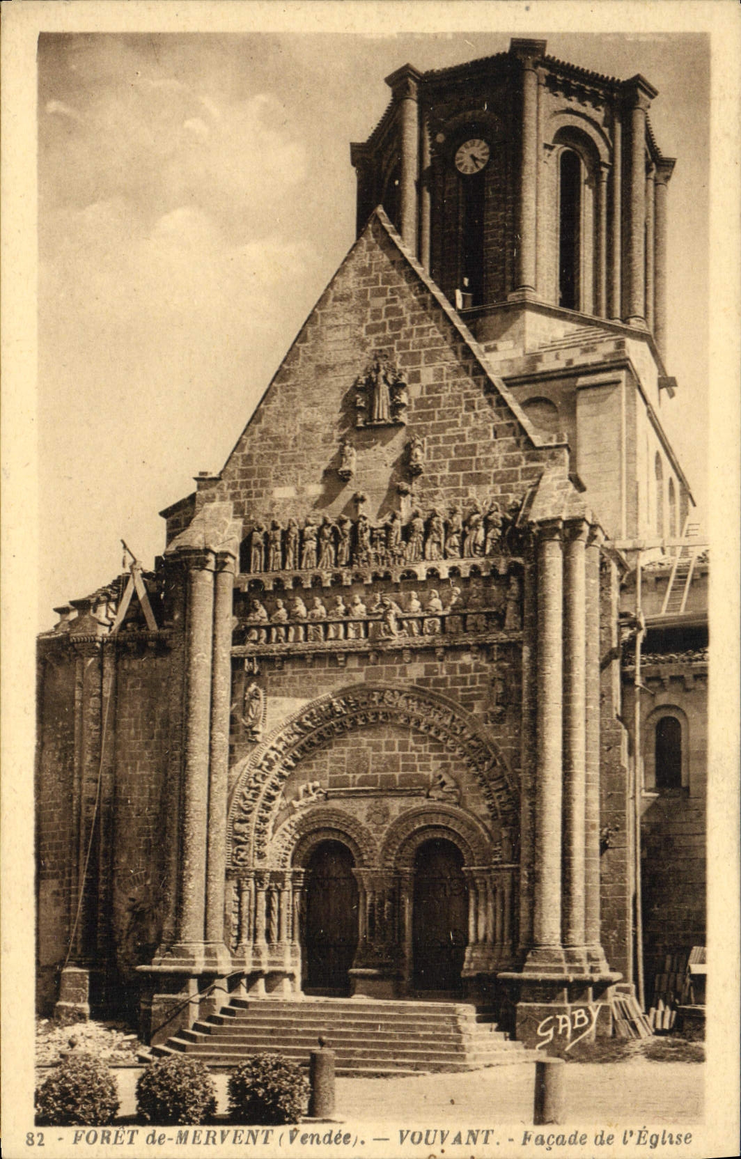 Ataque frontal De I' Eglise de De Mervent Vouvant del taladro de la POSTAL de la VENDIMIA