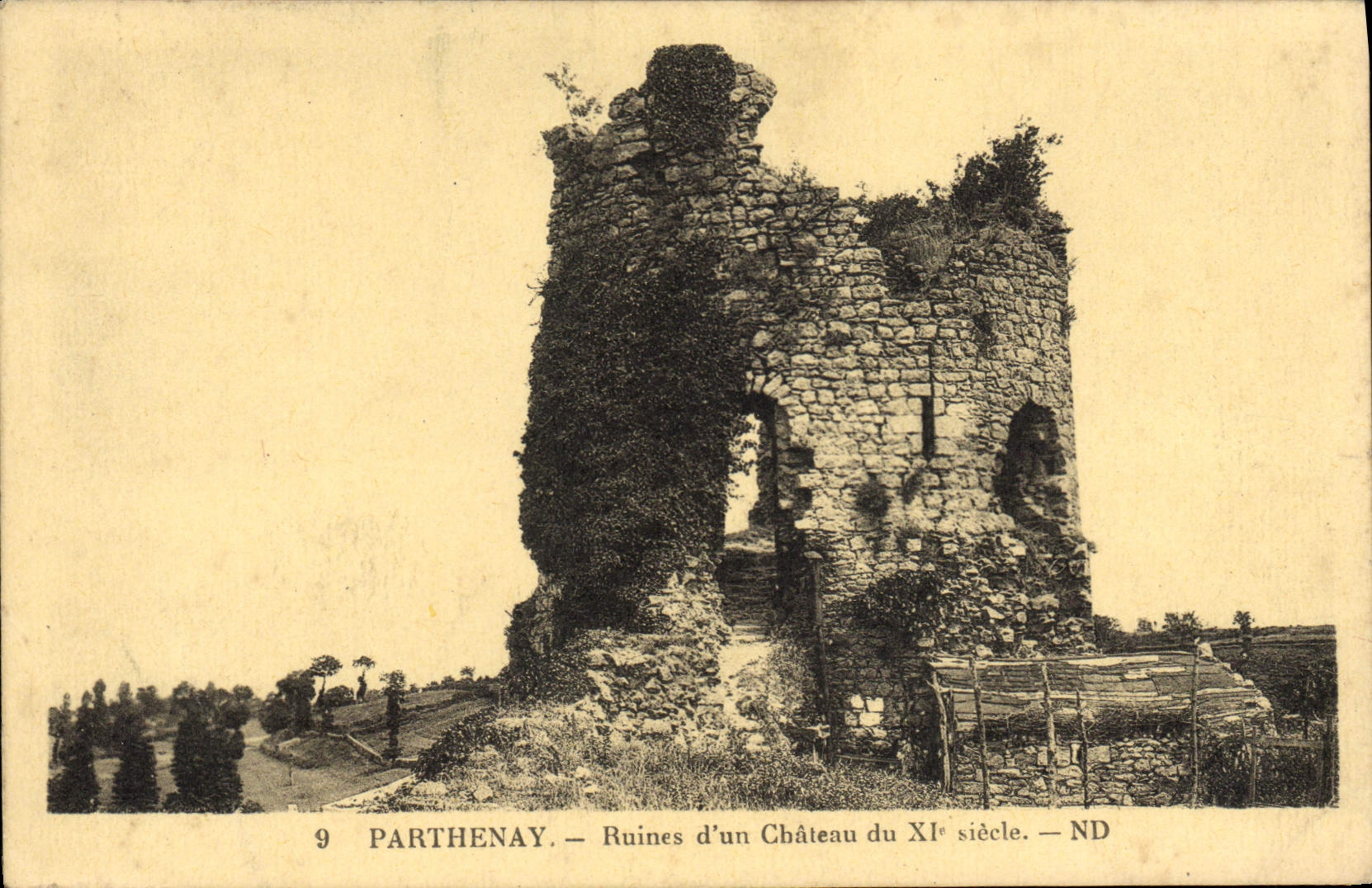 VINTAGE POSTCARD Parthenay Ruins Of a Castle Of 11th