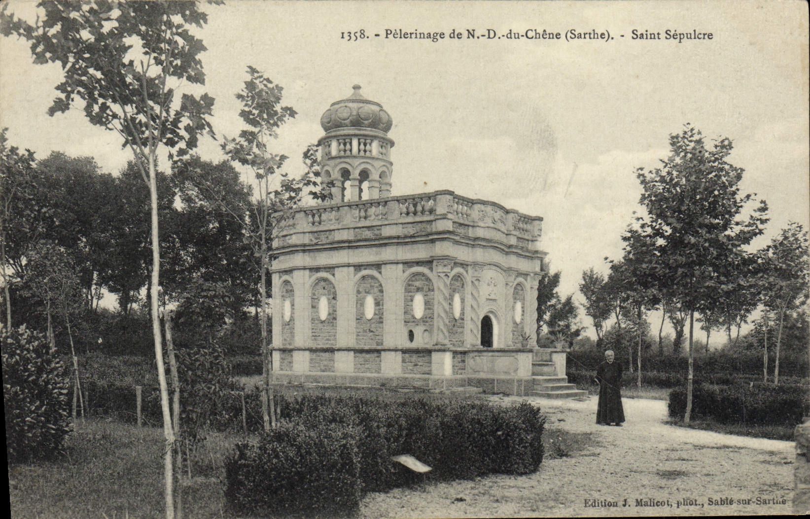 VINTAGE POSTCARD ND Pilgrimage of the Oak Holy Sepulchre