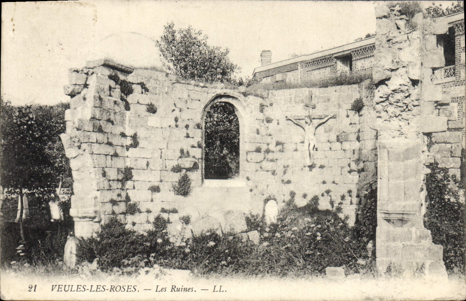 VINTAGE POSTCARD Weak Roses Ruins