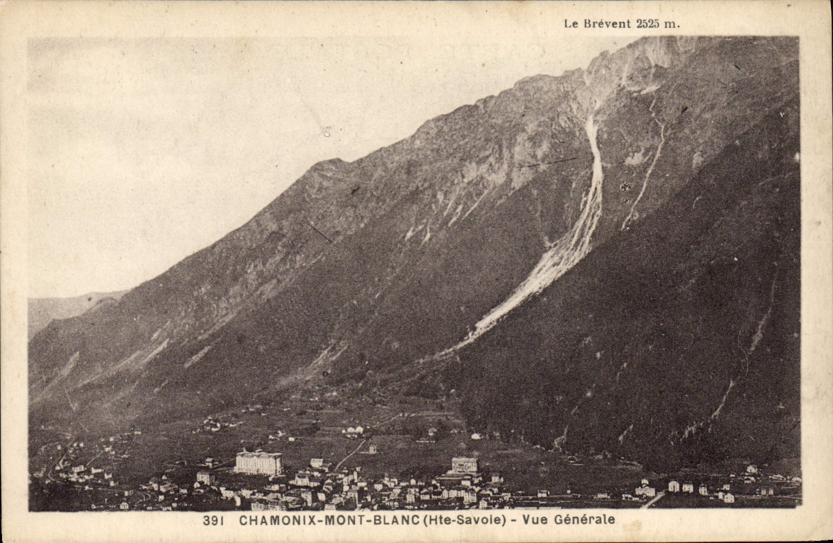 CPA Chamonix Vue Generale Et Le Mont Blanc