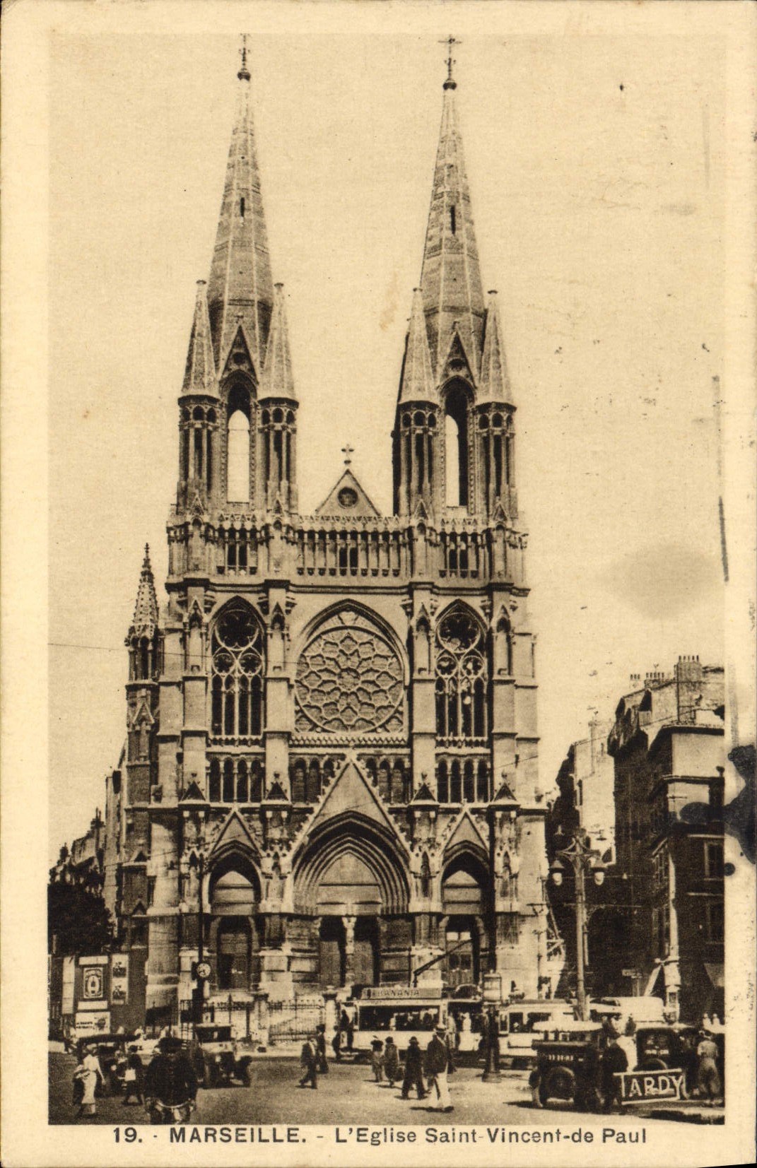 CPA Marseille L'Eglise Saint Vincent De Paul Tramway