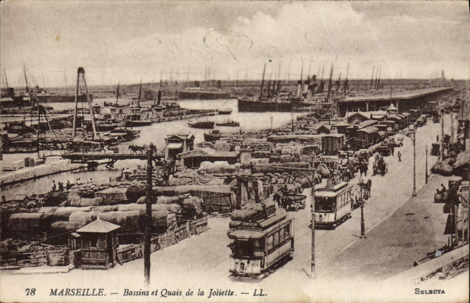 CPA Marseille Bassins Et Quais De La Joliette Bateaux Tramway