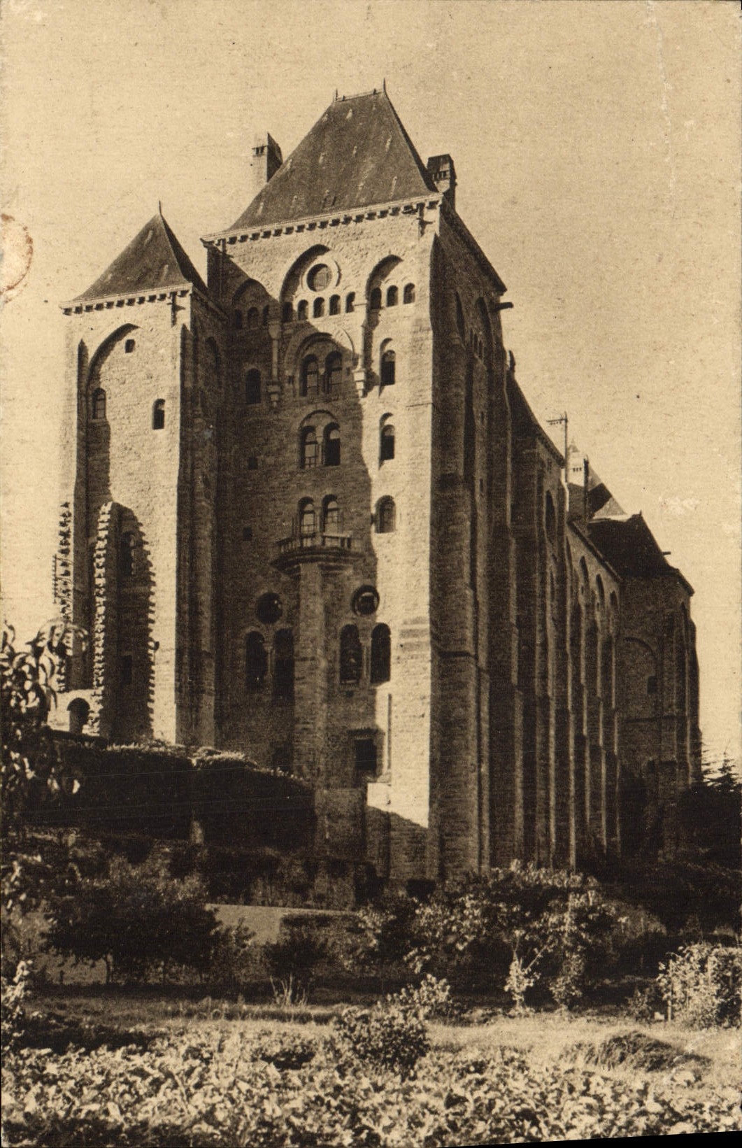 VINTAGE POSTCARD the frontage Is of I' Abbaye St Pierre De Solesmes