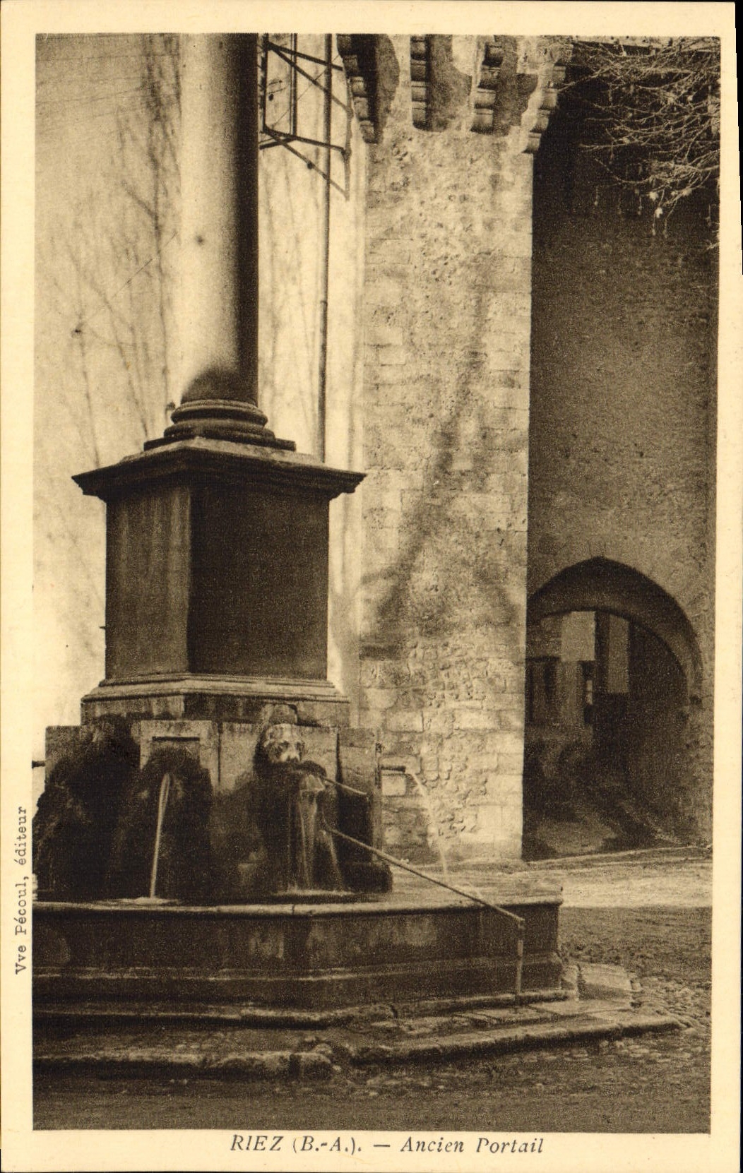 VINTAGE POSTCARD Laugh Acien Portail