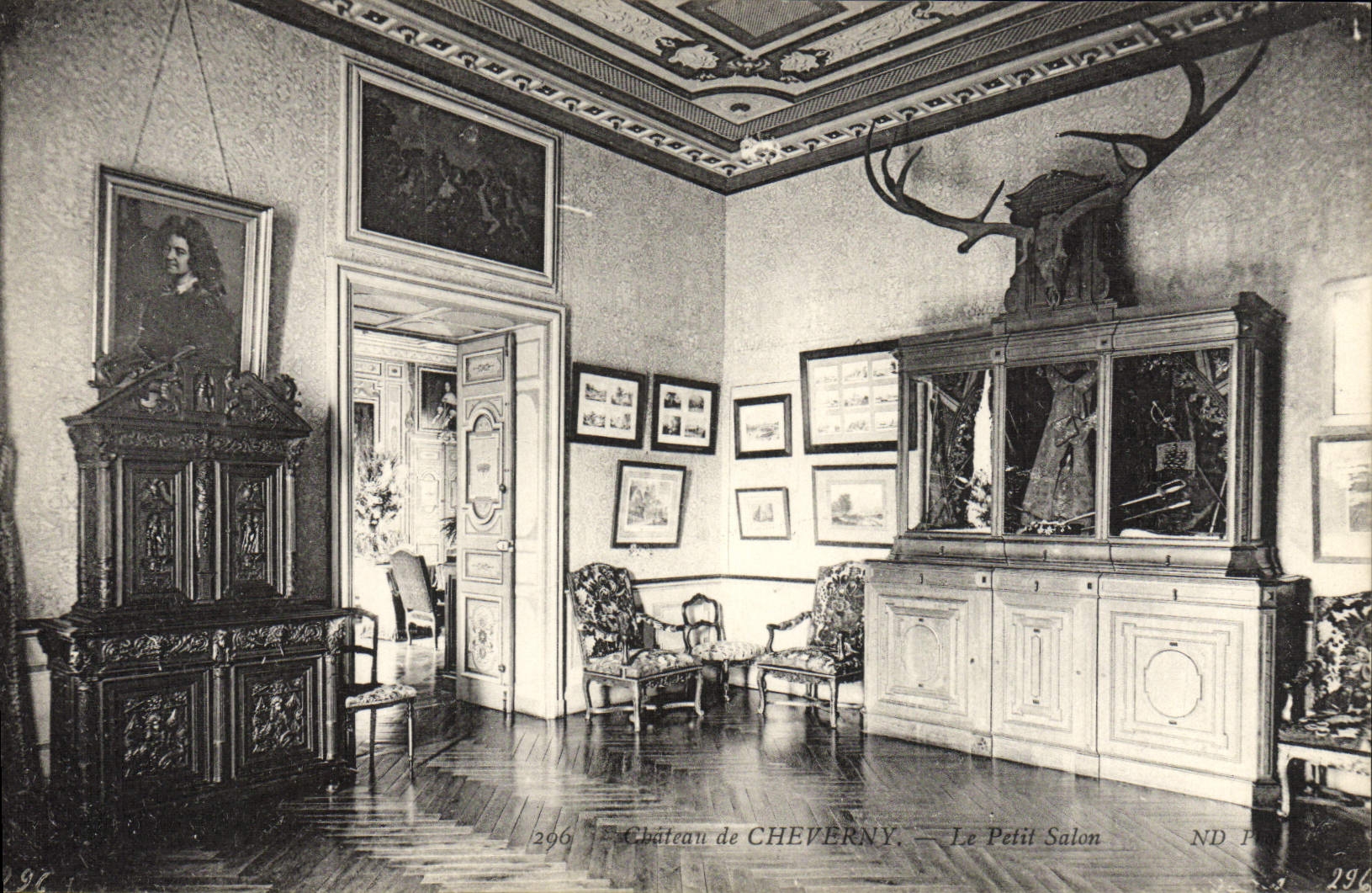 VINTAGE POSTCARD Cheverny the Small Living room