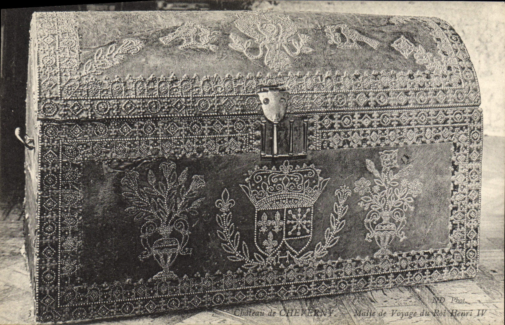 CPA Cheverny Malle De Voyage Du Roi Henri IV
