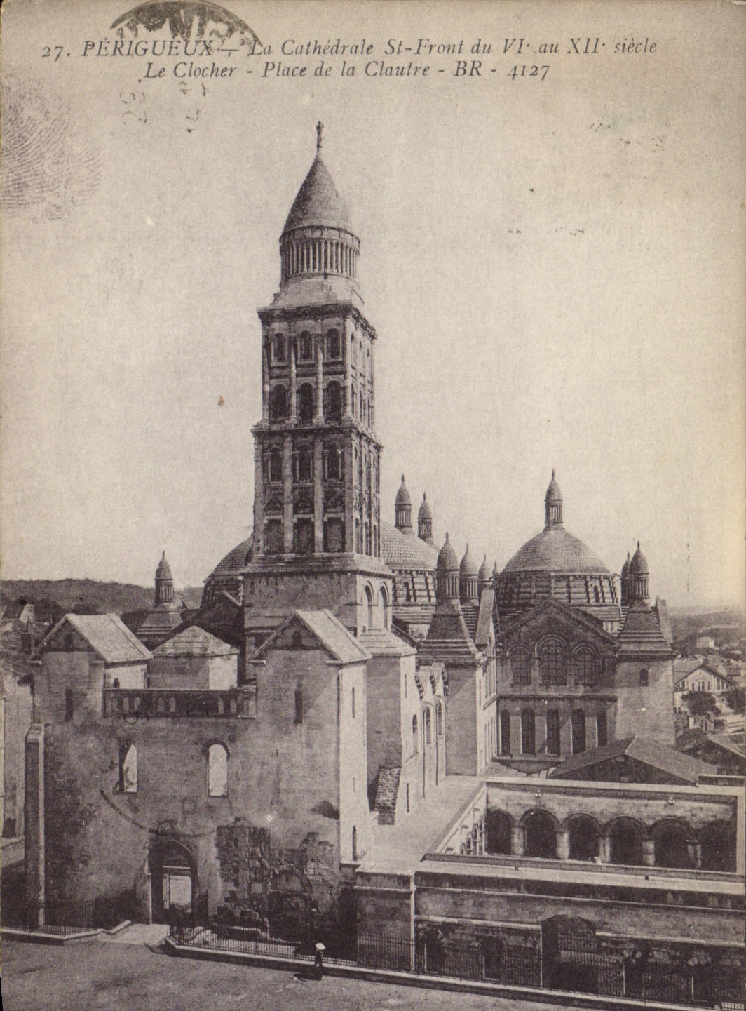 CPA Perigueux La Cathedrale Saint Front Le clocher Place de la Clautre