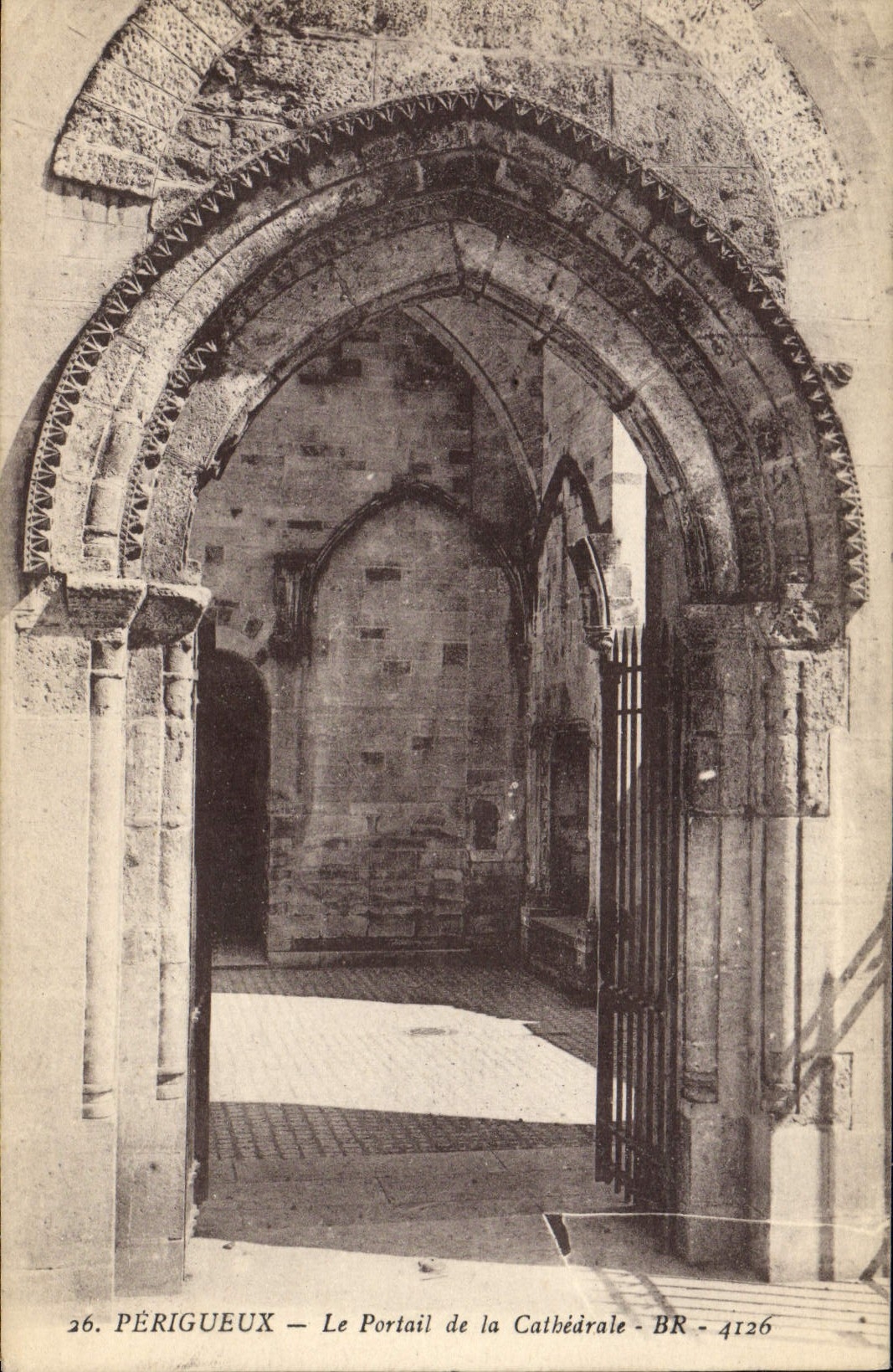 VINTAGE POSTCARD Périgueux the Gate Of the Cathedral