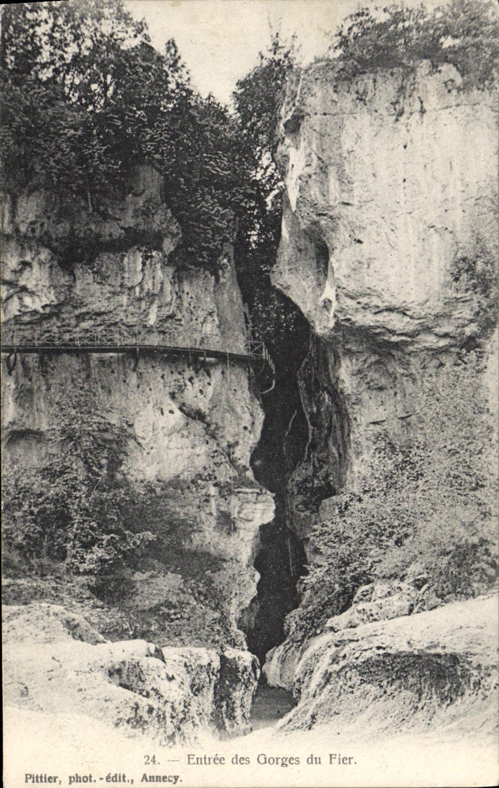 CPA Entree Des Gorges Du Fier