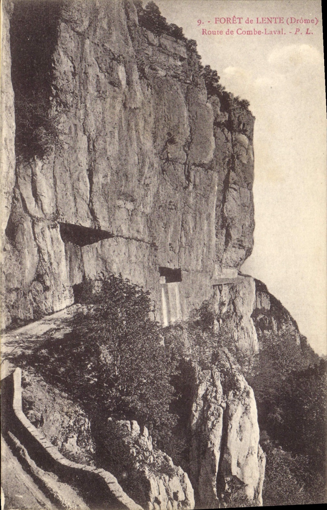 VINTAGE POSTCARD Drill of Slow Road of Combe Laval