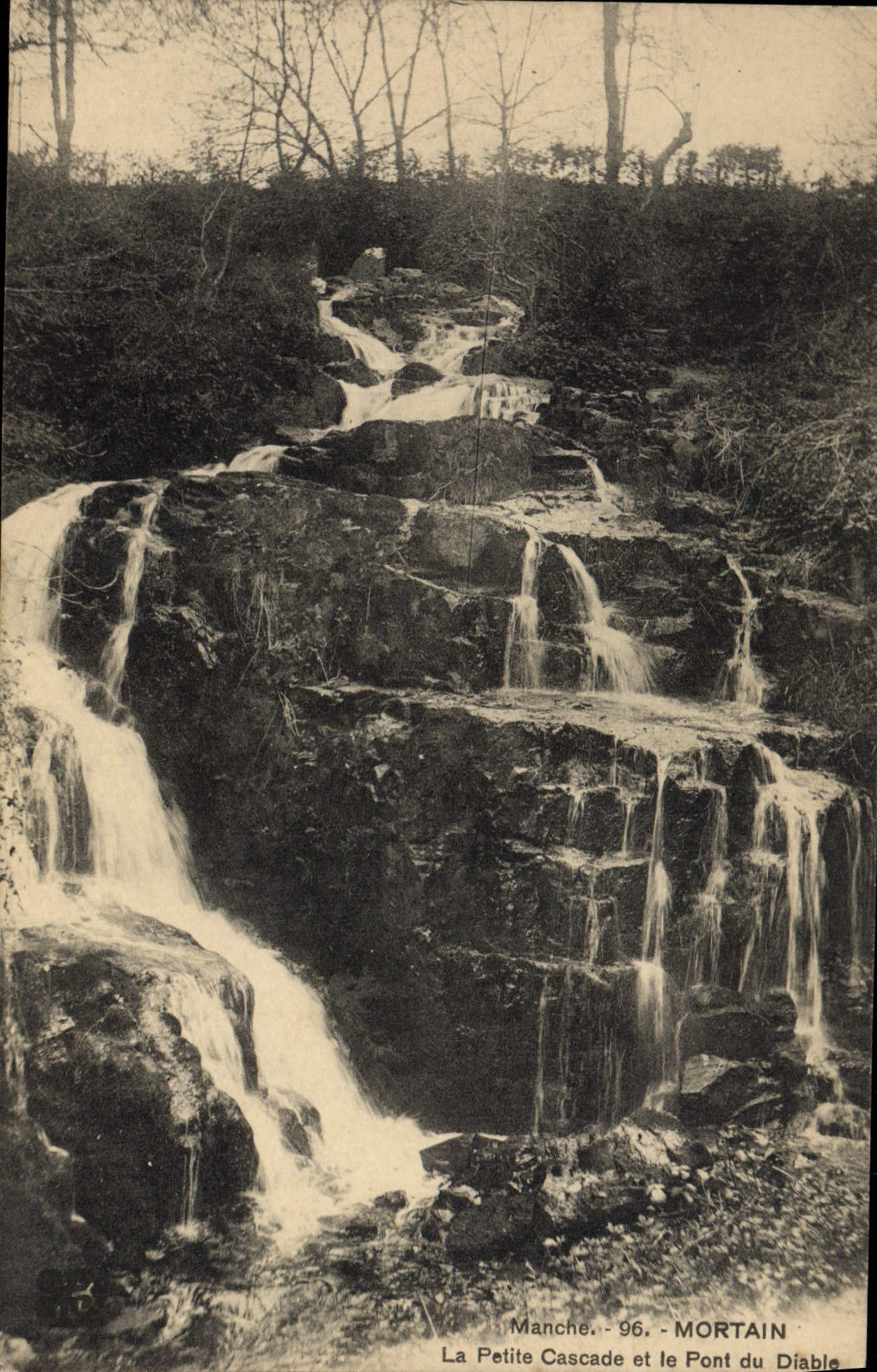 CPA Mortain La Petite Cascade et le Pont du Diable