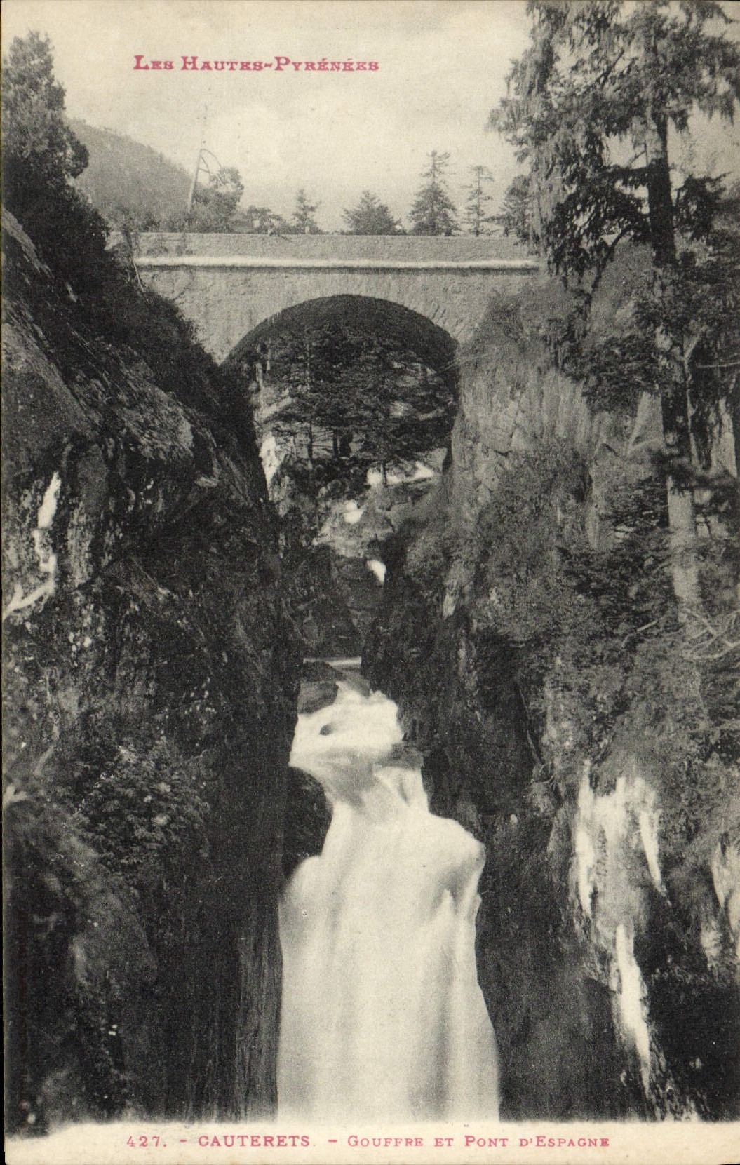 Hoyo de Cauterets de la POSTAL de la VENDIMIA y fuente de España