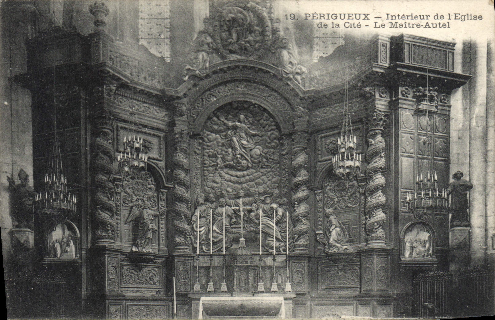 CPA Perigueux Interieur de l'Eglise de la Cite Le maitre autel