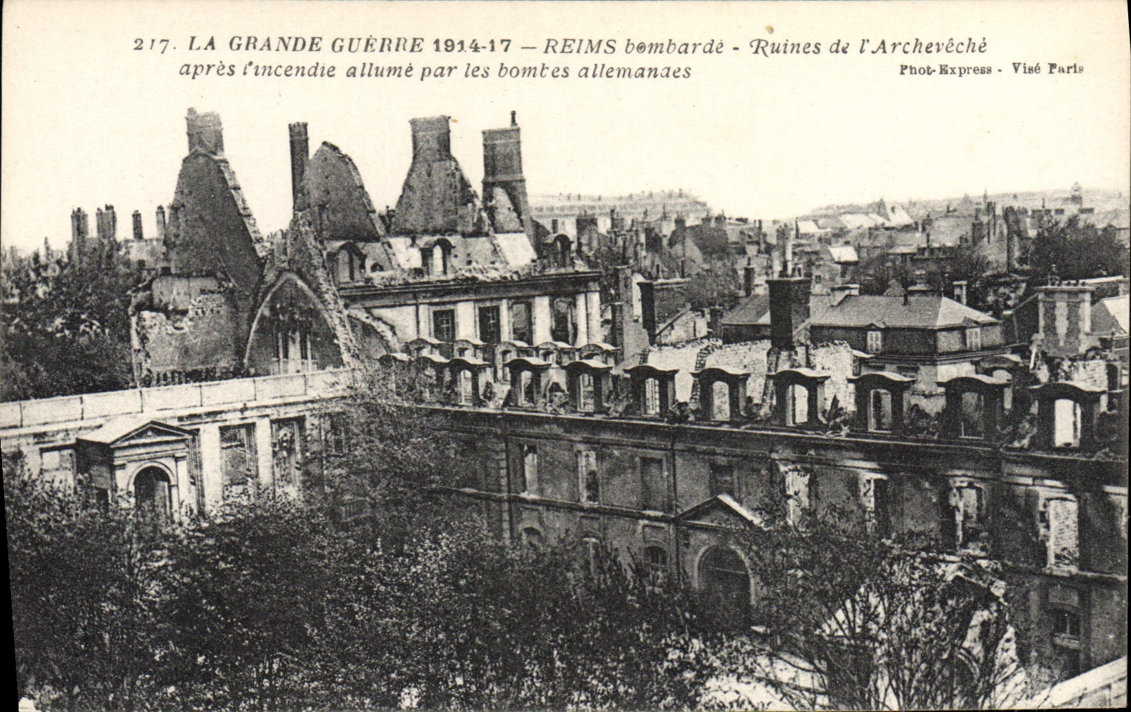 CPA Reims La Grande Guerre Ruines de l'archeveche Militaria