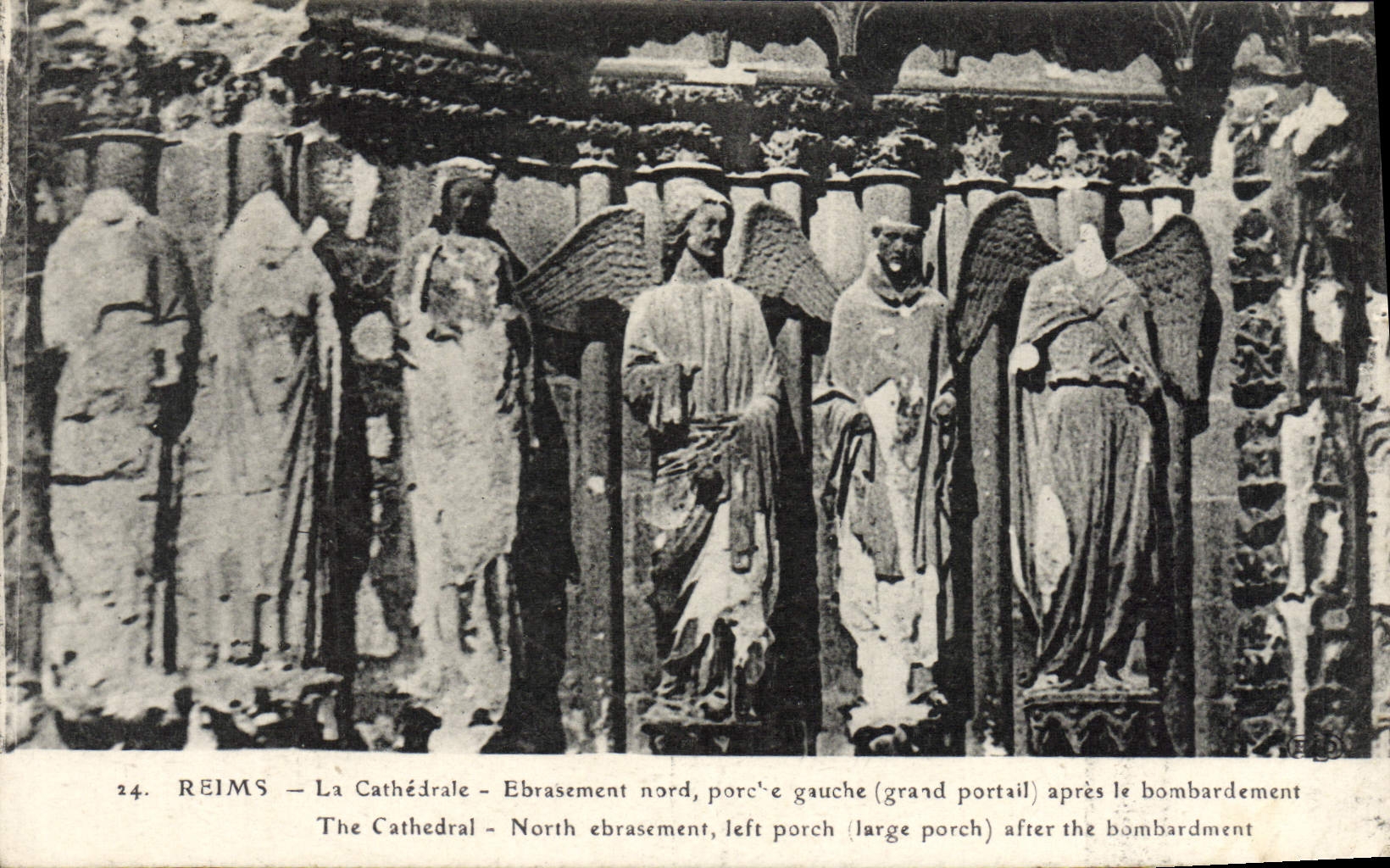 CPA Reims La Cathedrale Ebrasement nord Porche gauche Militaria