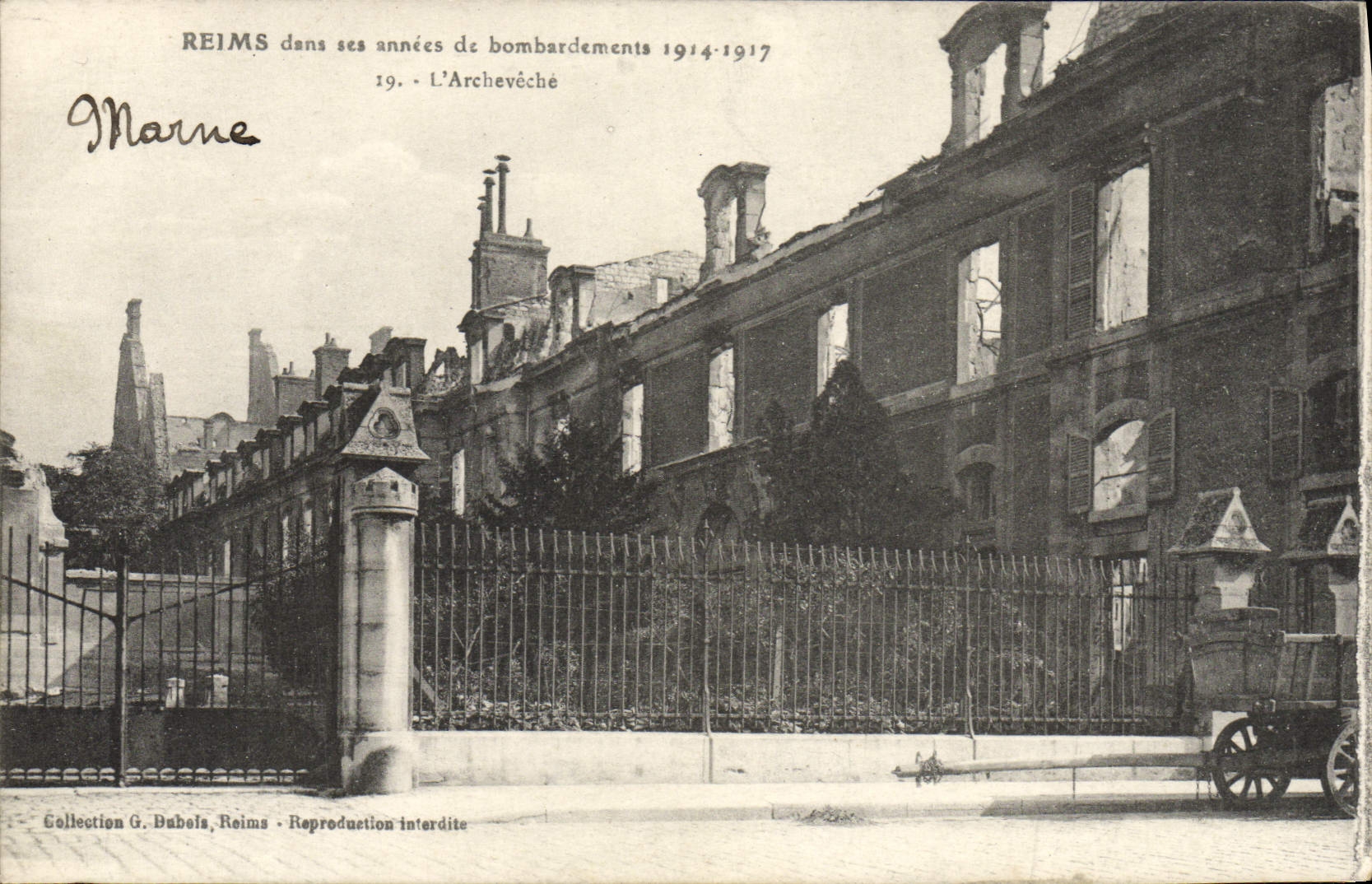 POSTAL Reims de la VENDIMIA en sus años de bombardeos el palacio del arzobispo de Militaria