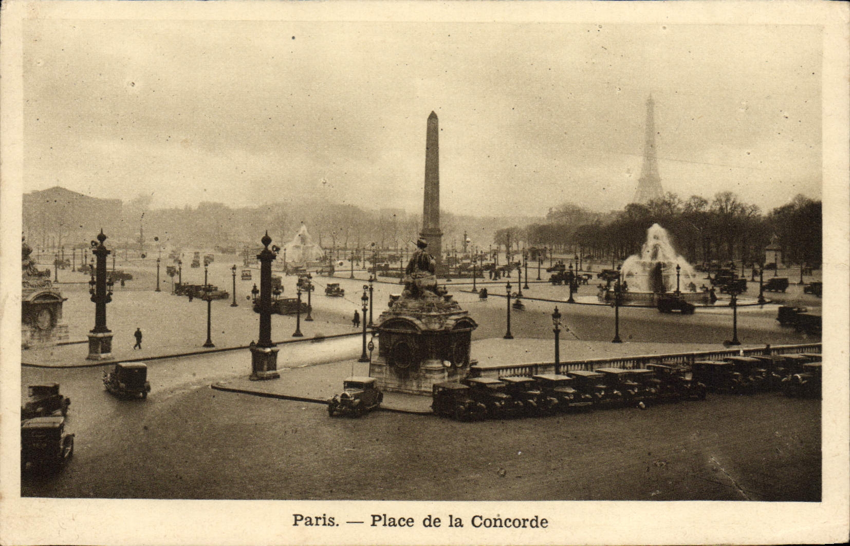 CPA Paris Place de la Concorde Tour Eiffel Automobile