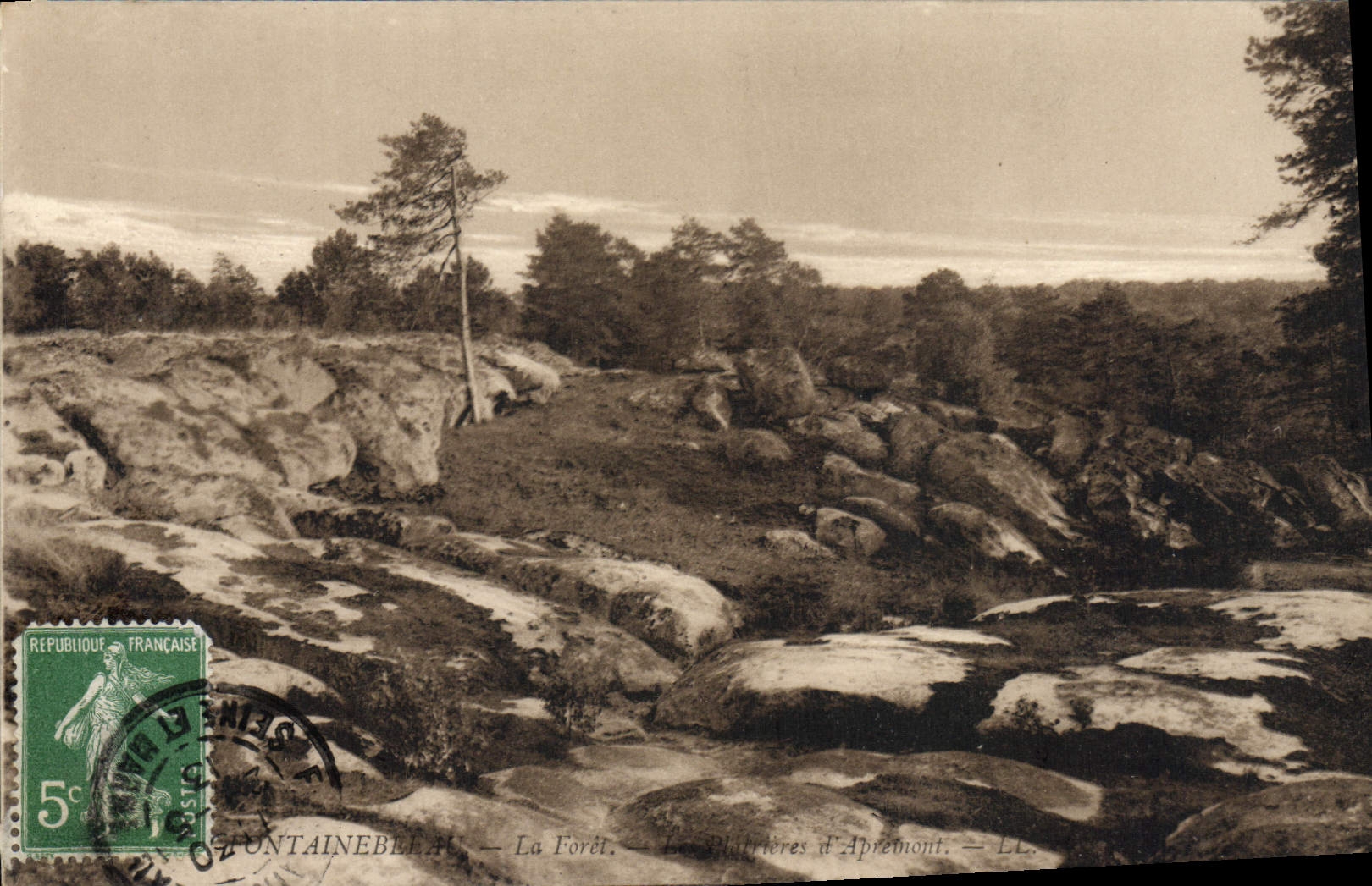 VINTAGE POSTCARD Drill of Fontainebleau Chalk pits of Apremont
