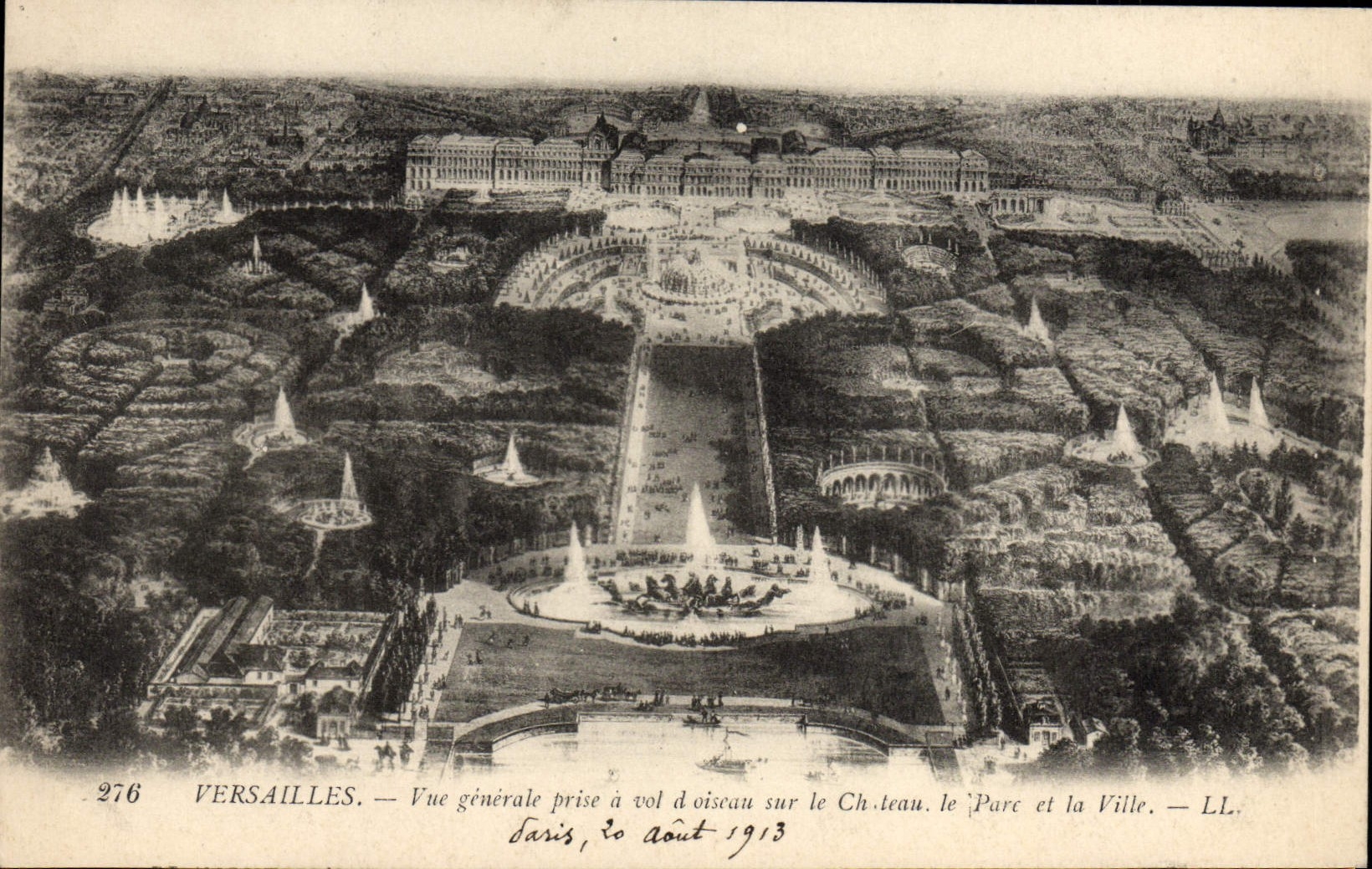 CPA Versailles Vue Generale prise a vol d'oiseau sur le Chateau le parc et la ville
